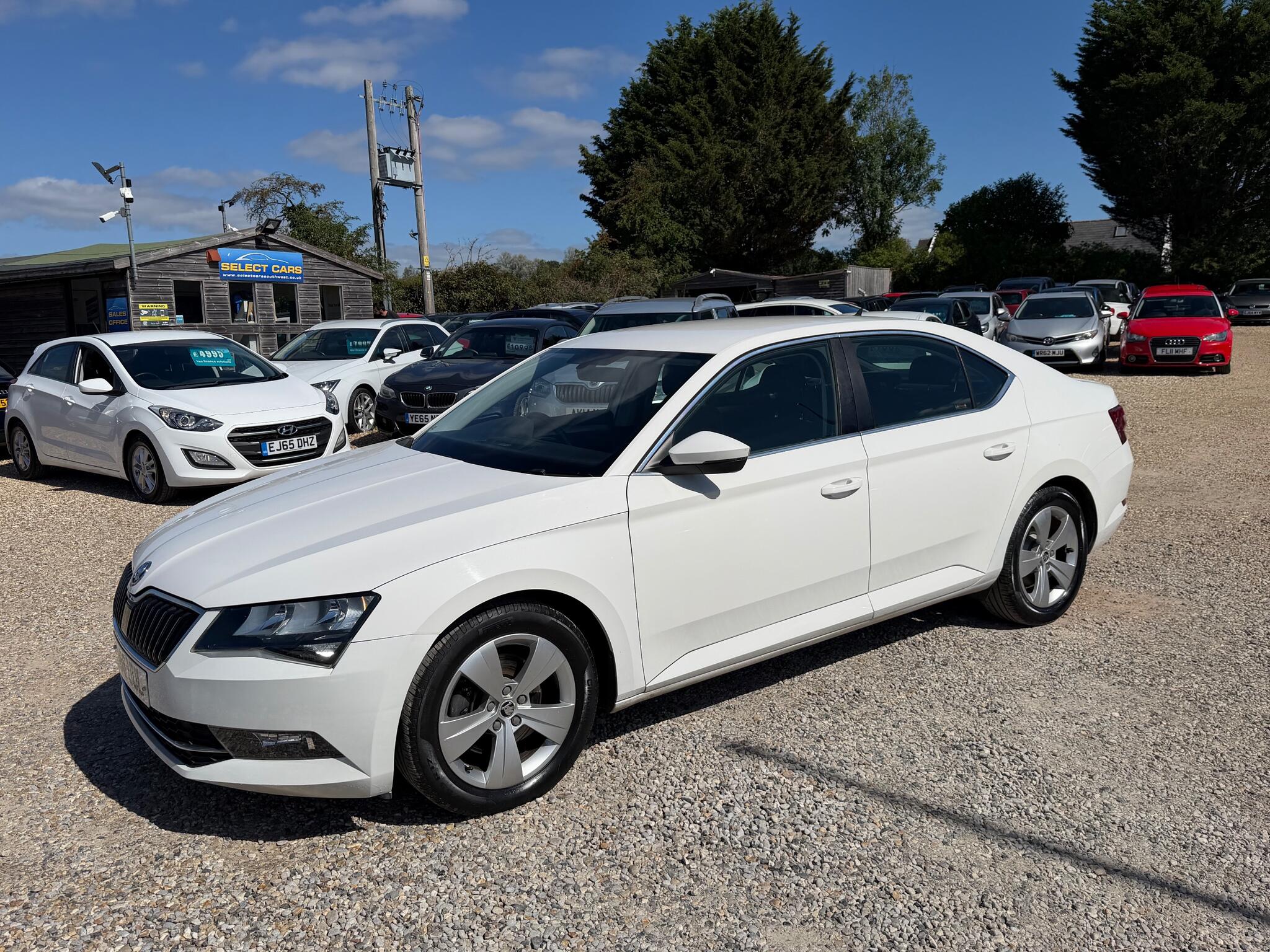 Skoda Superb view 5
