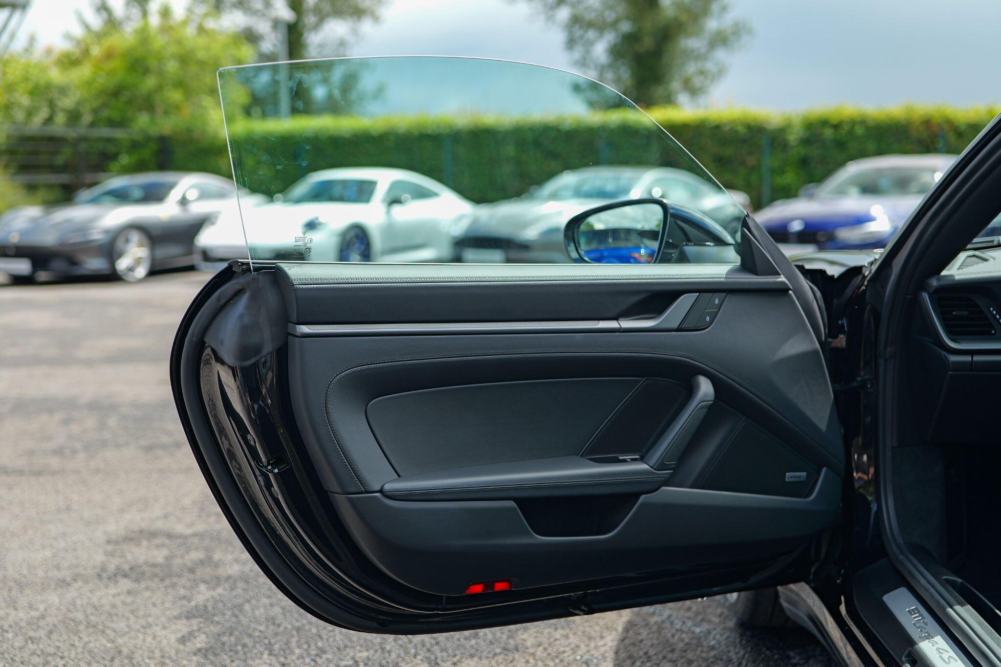 Porsche 911 view 30