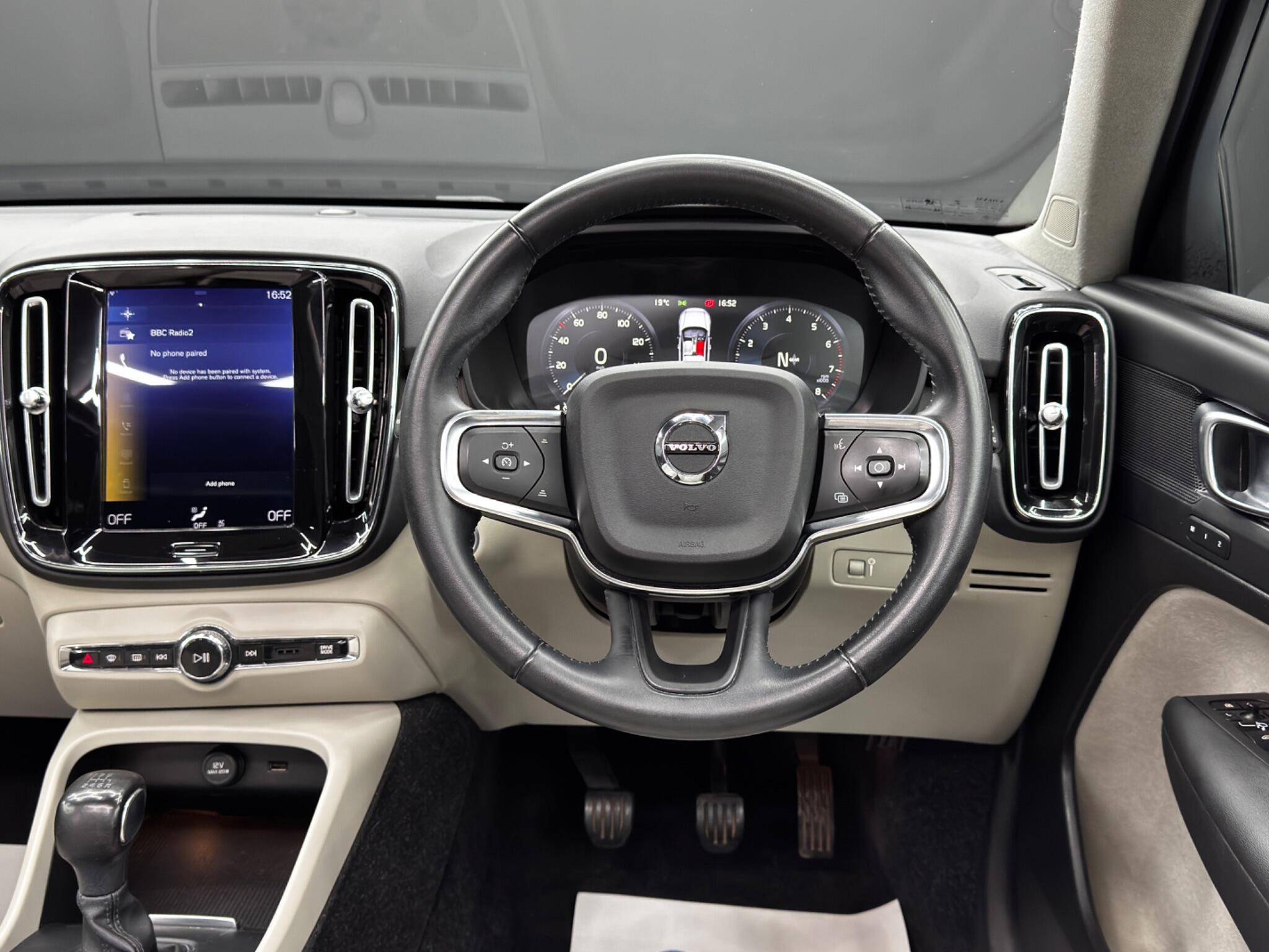 Volvo XC40 view 18