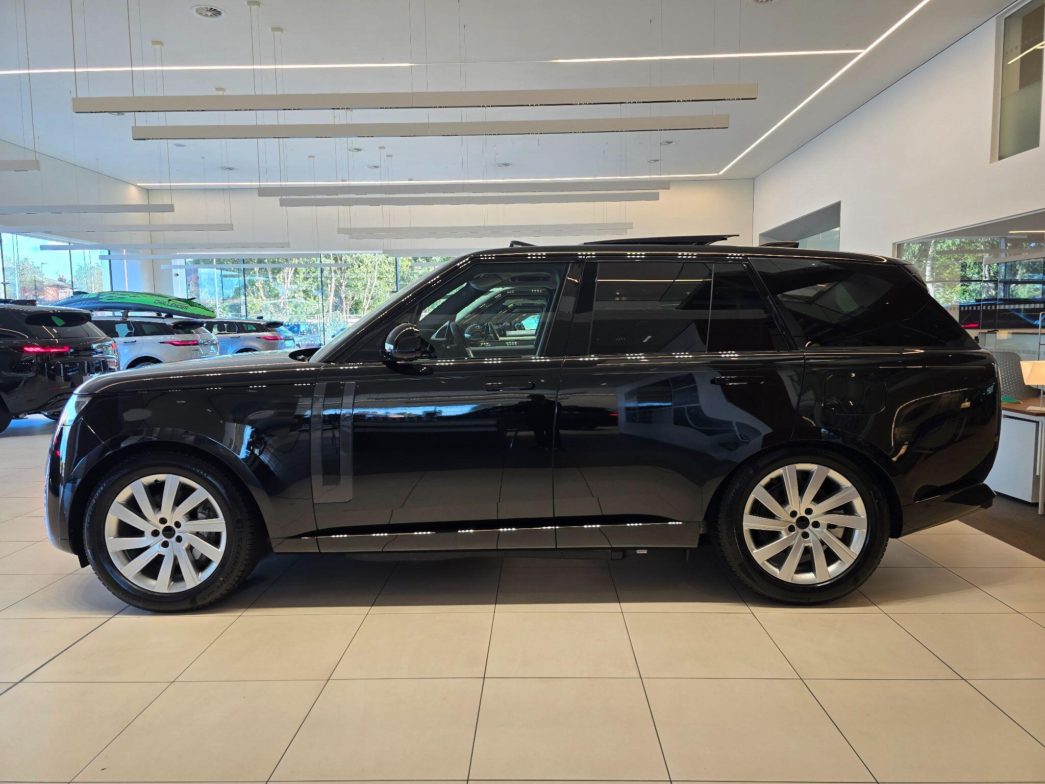 Land Rover Range Rover view 4