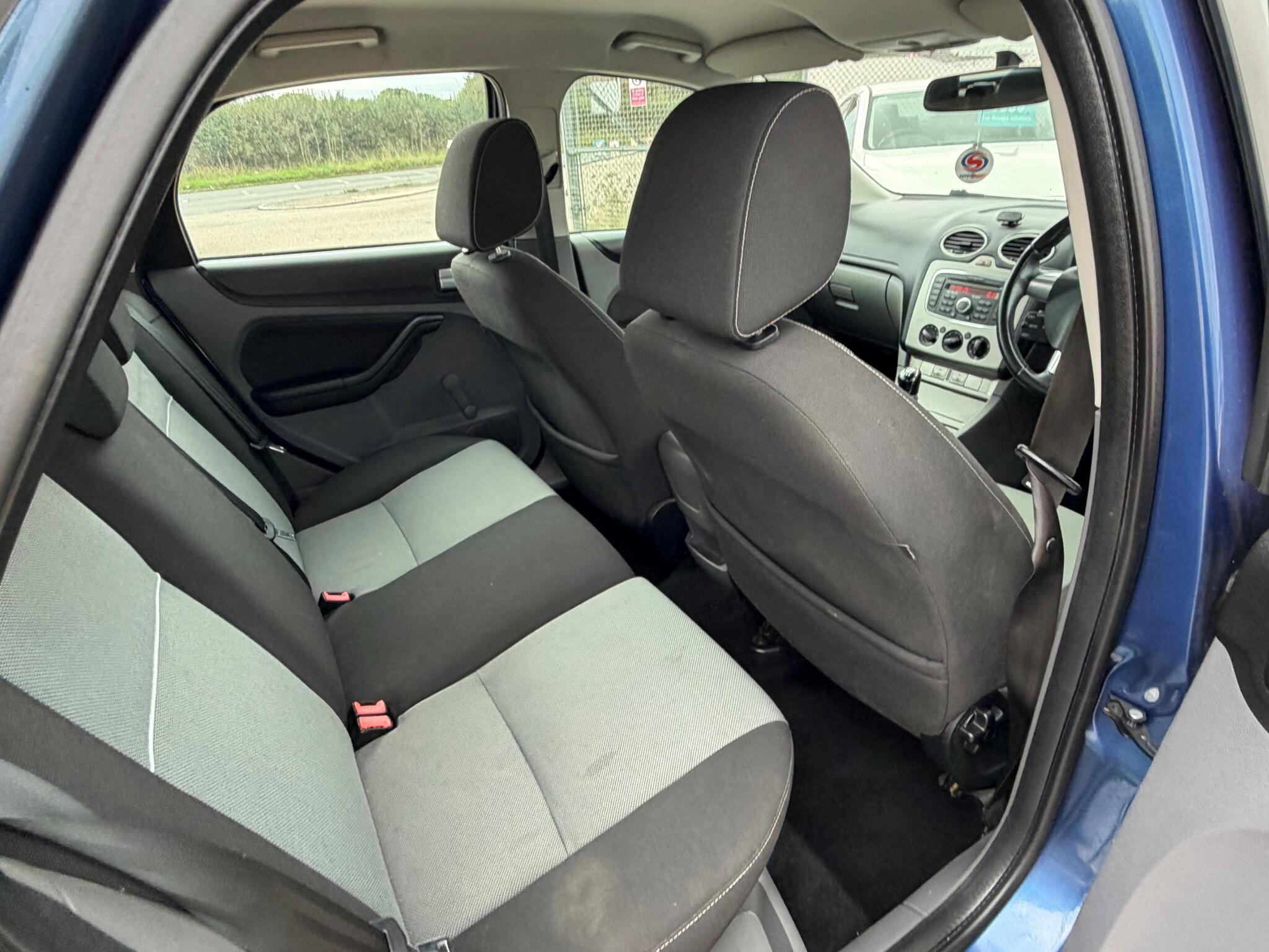 Ford Focus view 11