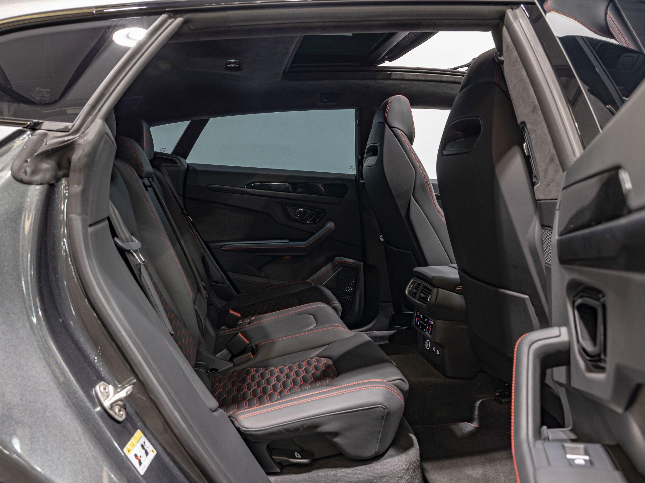 Lamborghini Urus view 24