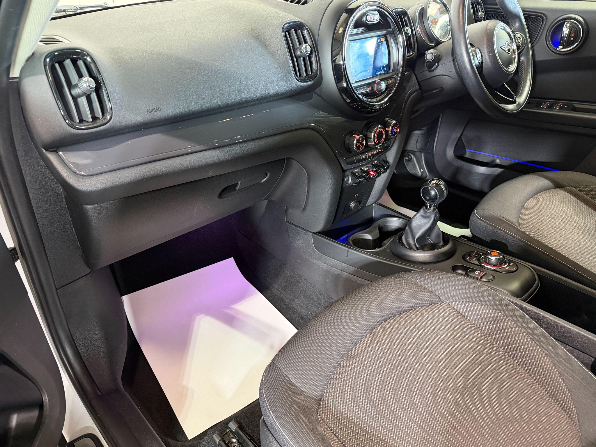 Mini Countryman view 24