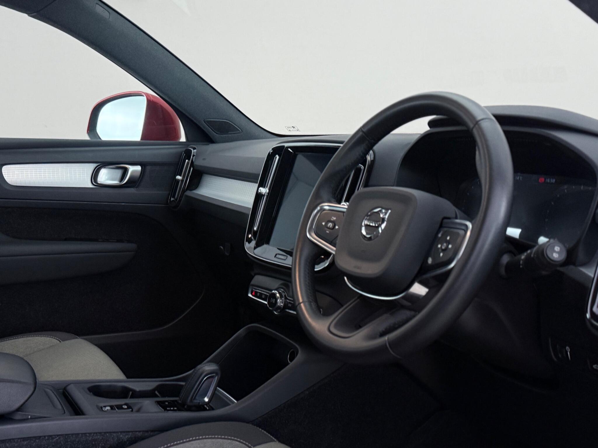 Volvo XC40 view 15