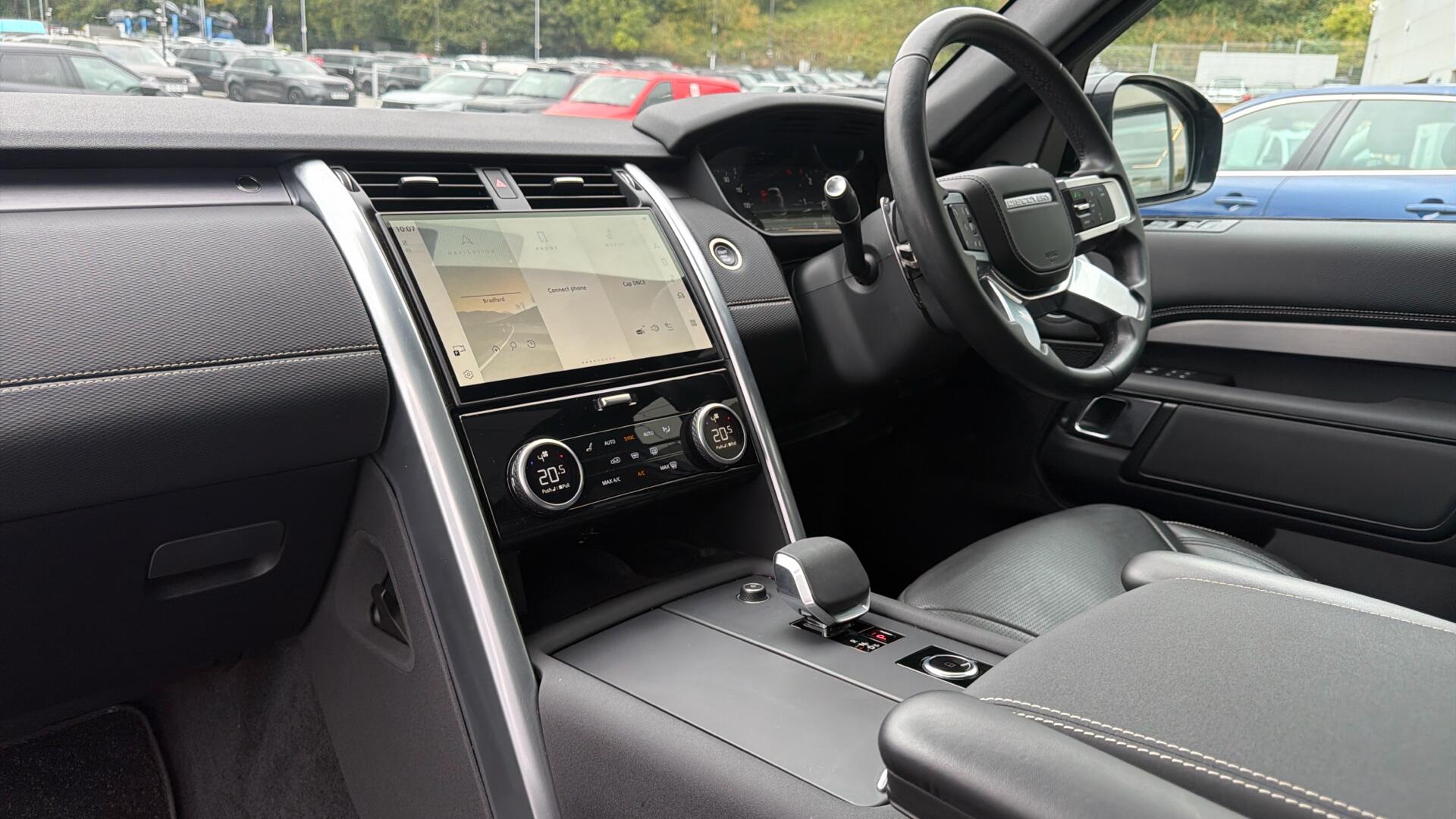 Land Rover Discovery view 46