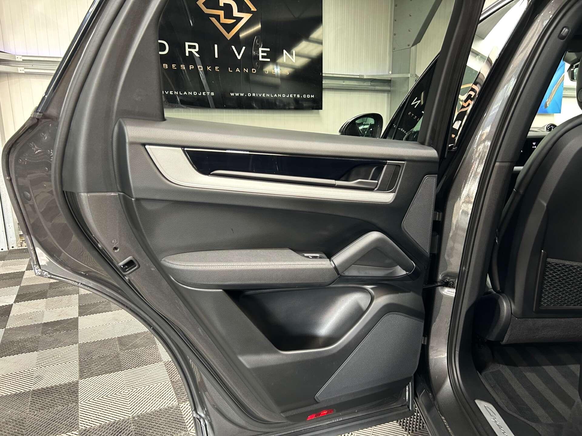 Porsche Cayenne view 37