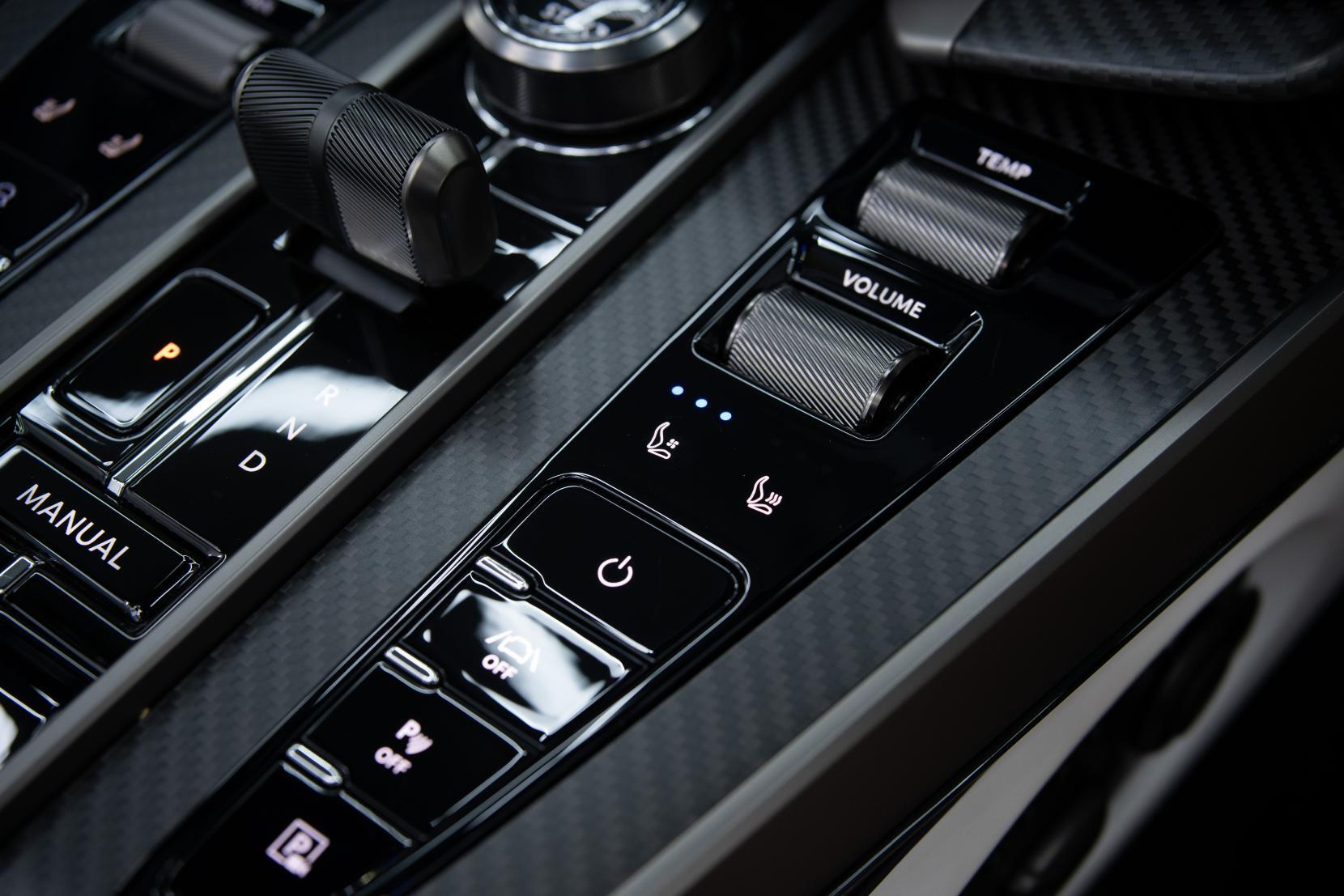Aston Martin Vanquish view 26