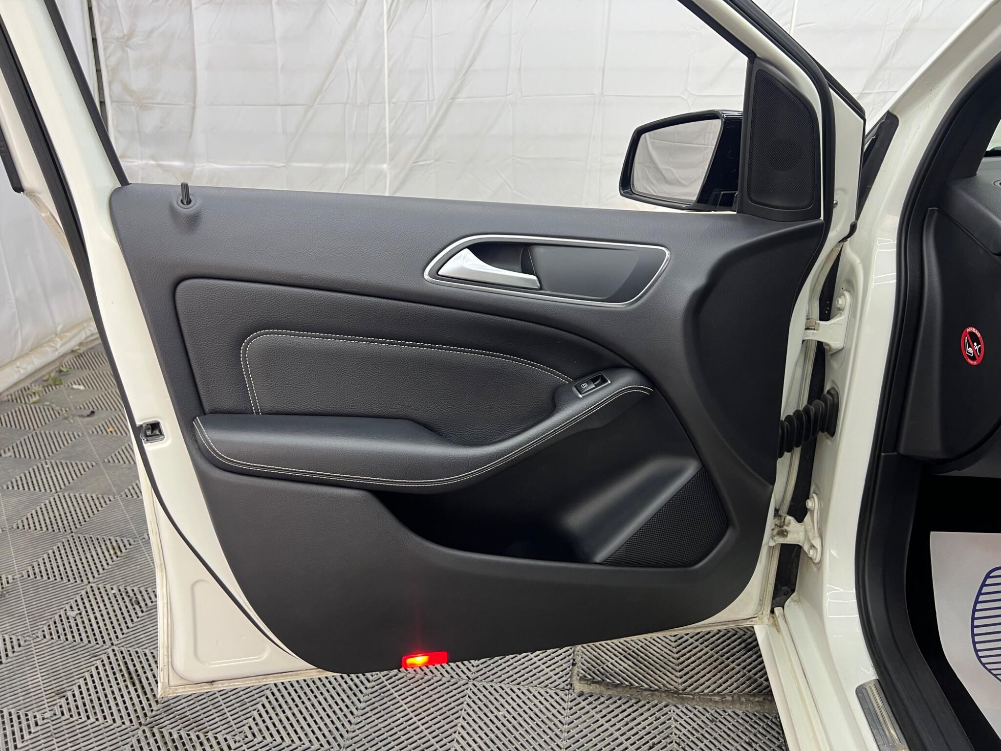 Mercedes-Benz B Class view 29