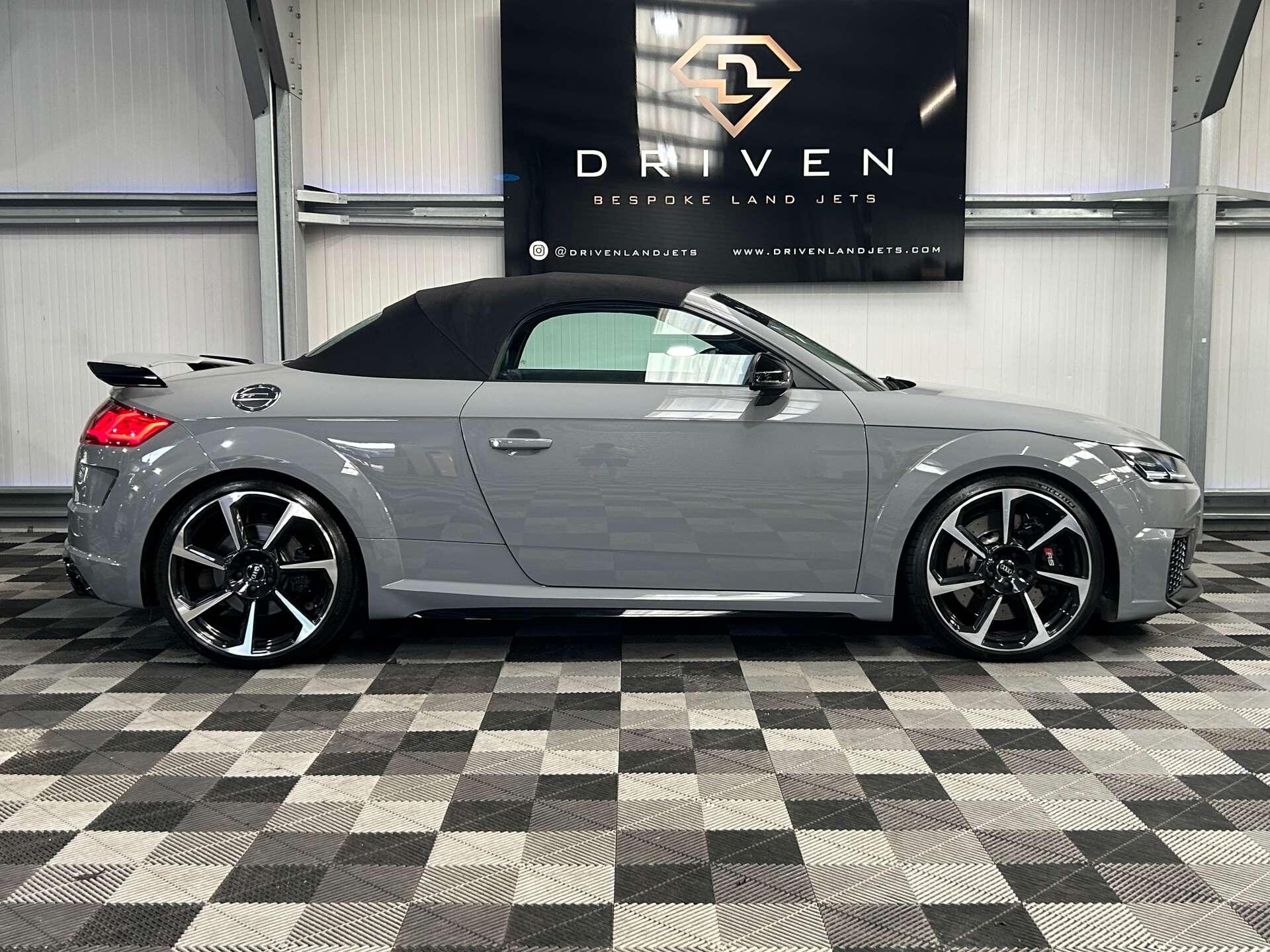 Audi TT RS view 19