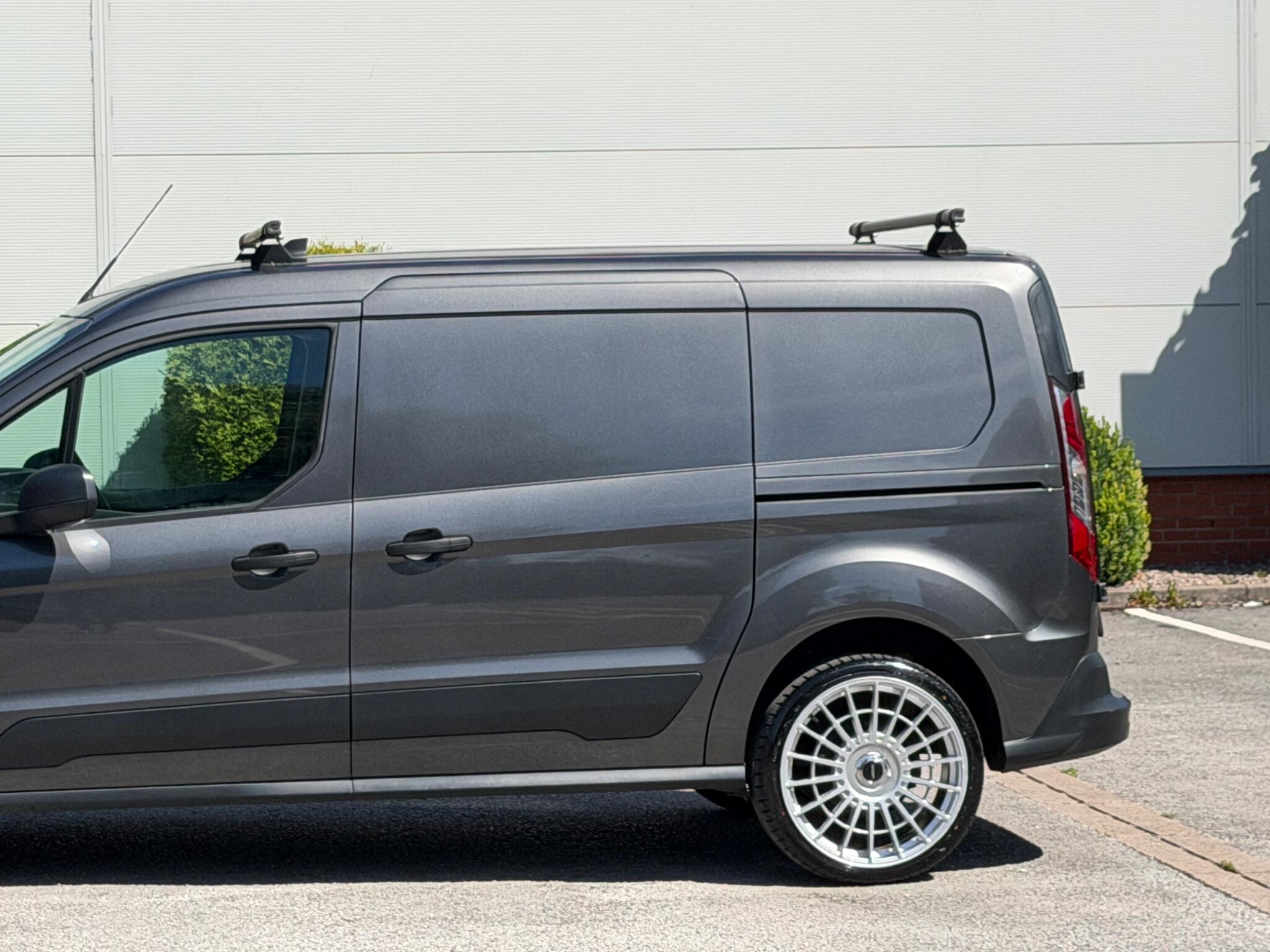 Ford Transit Connect view 32