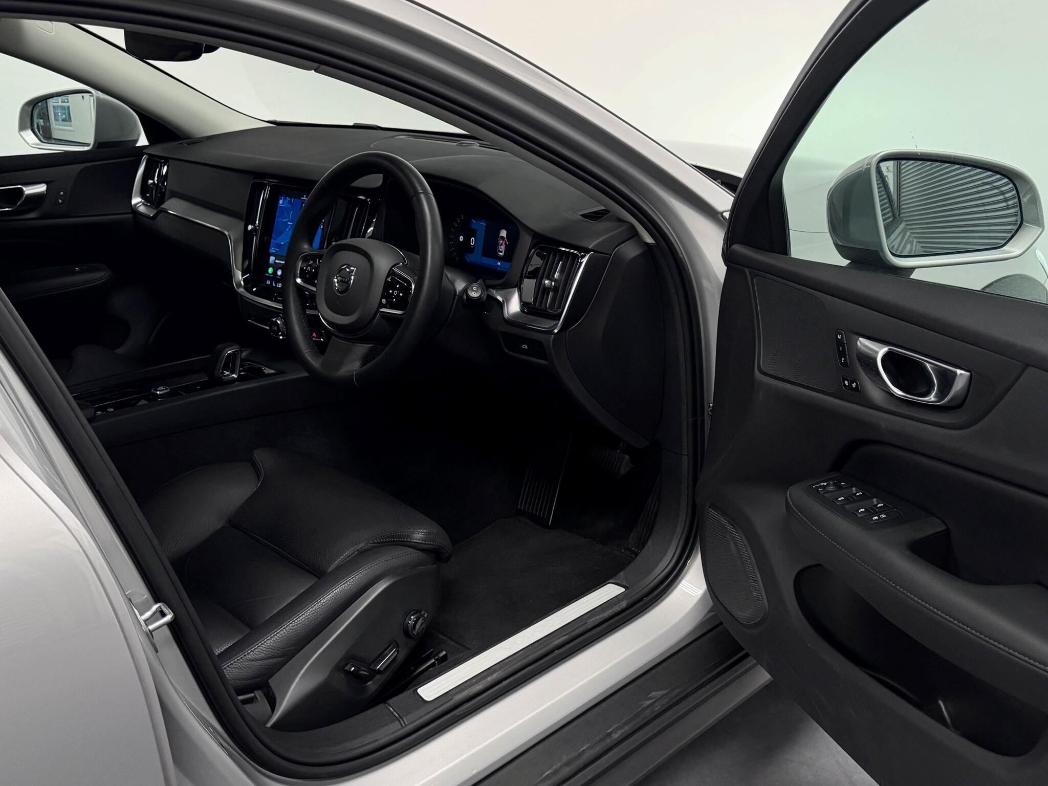 Volvo V60 Cross Country view 34