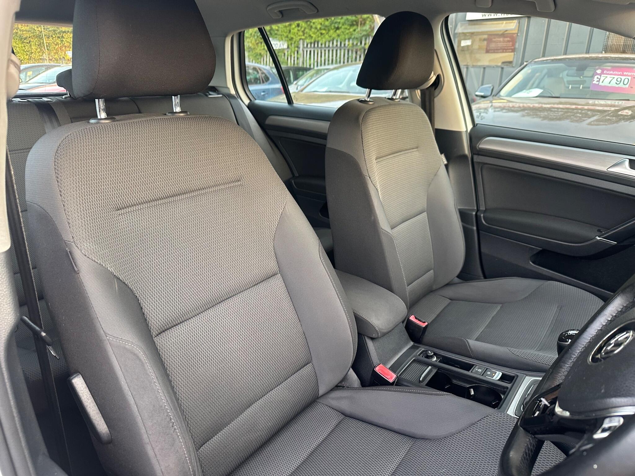 Volkswagen Golf view 25
