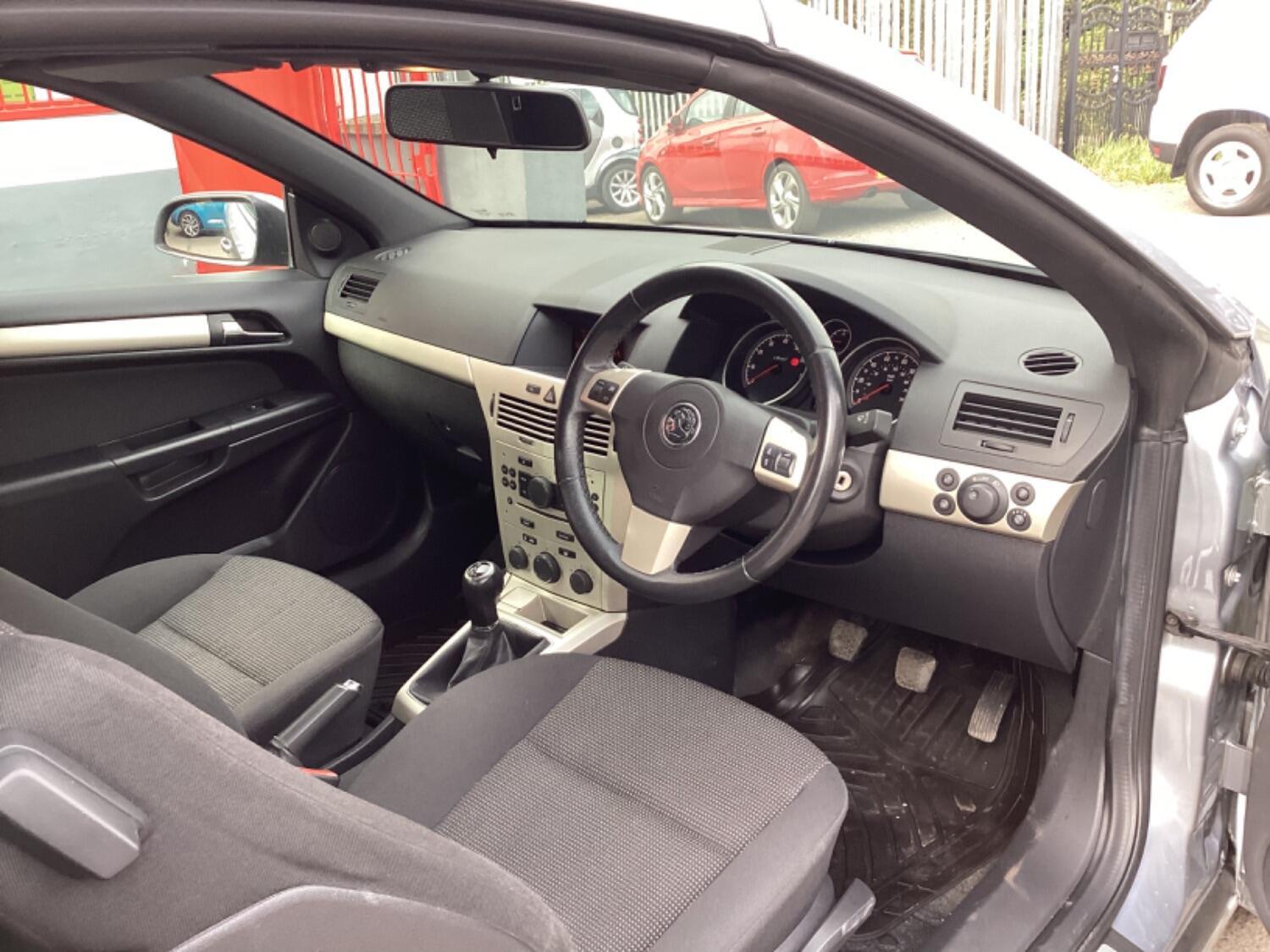 Vauxhall Astra view 4