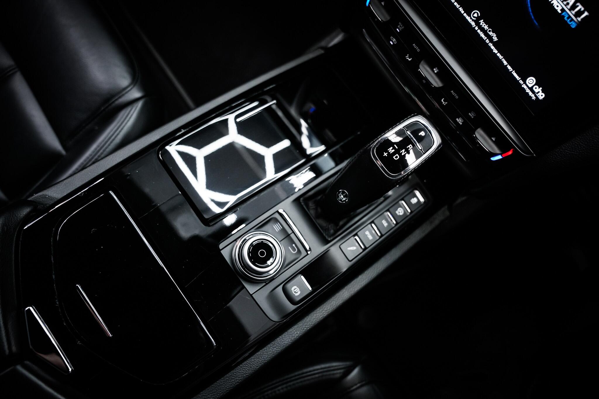 Maserati Quattroporte view 5