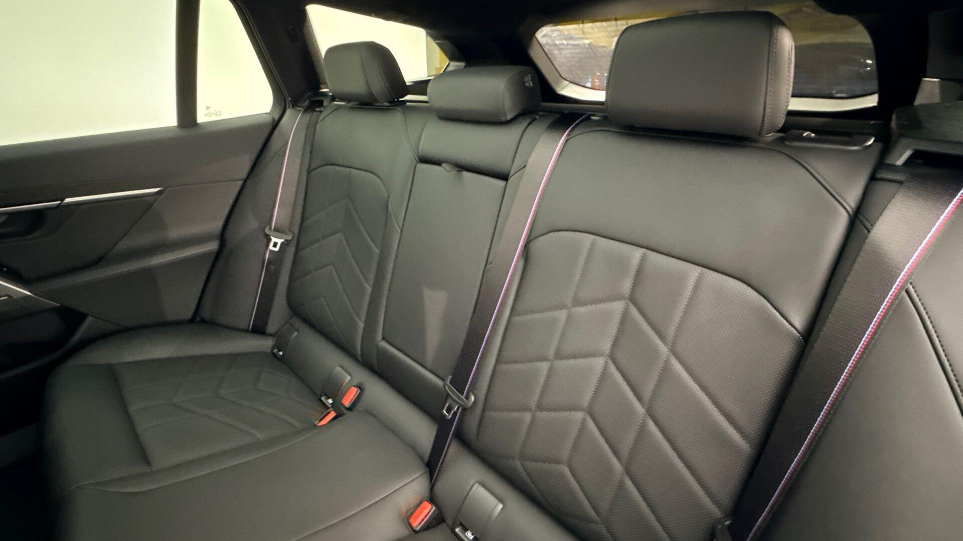 BMW 5 Series view 12