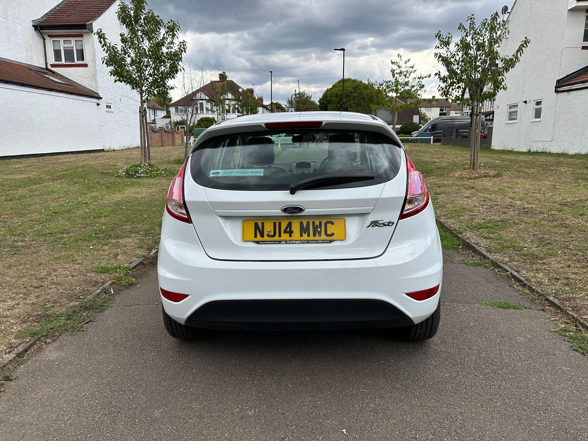 2014 Ford Fiesta image 12