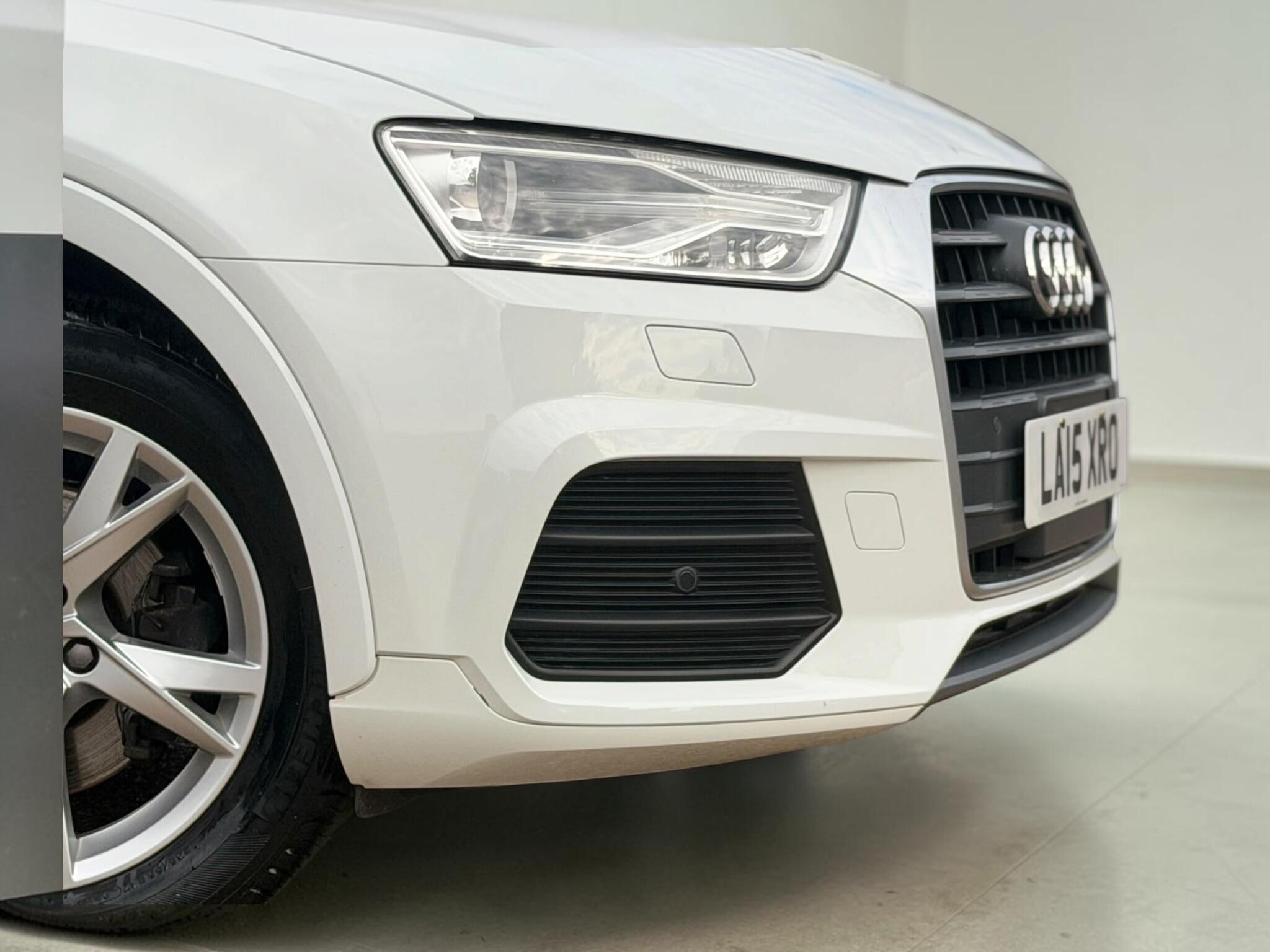 Audi Q3 view 42