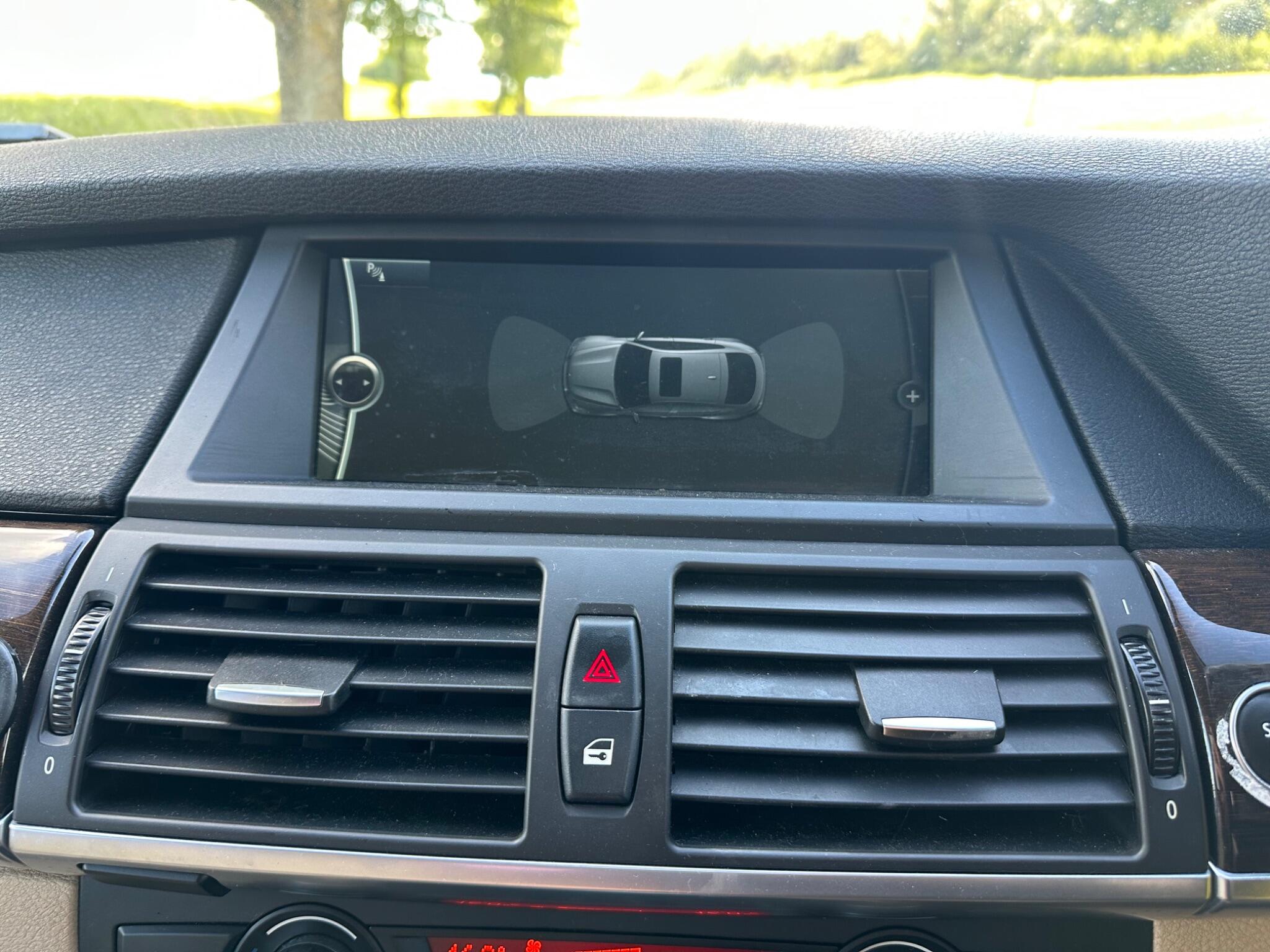 BMW X6 view 13
