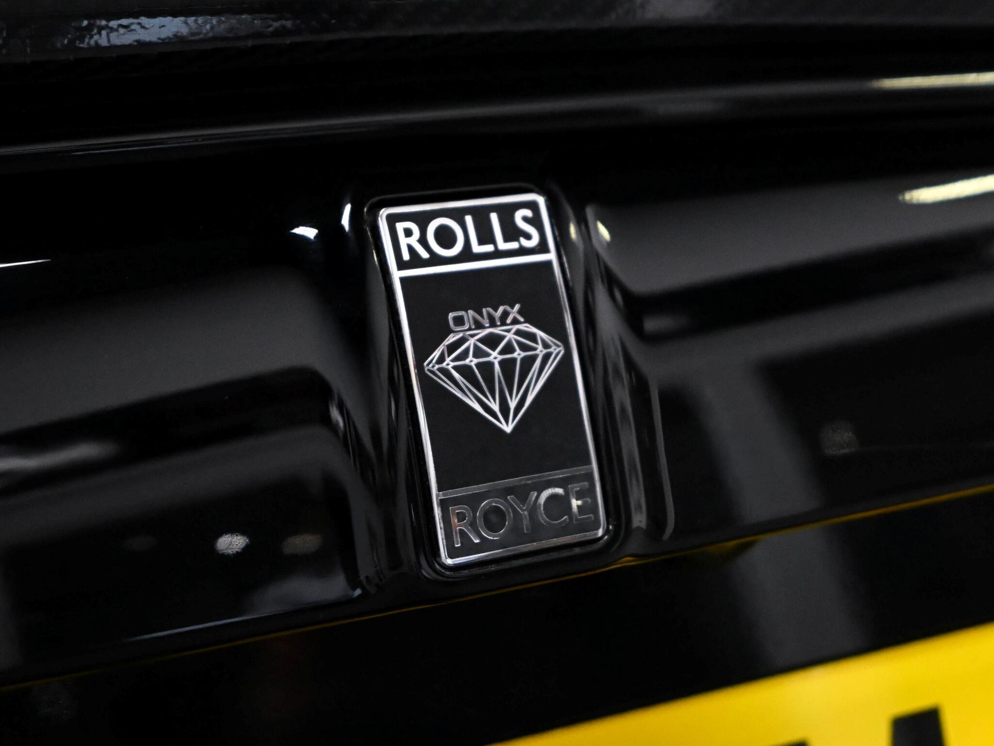 Rolls-Royce Dawn view 14