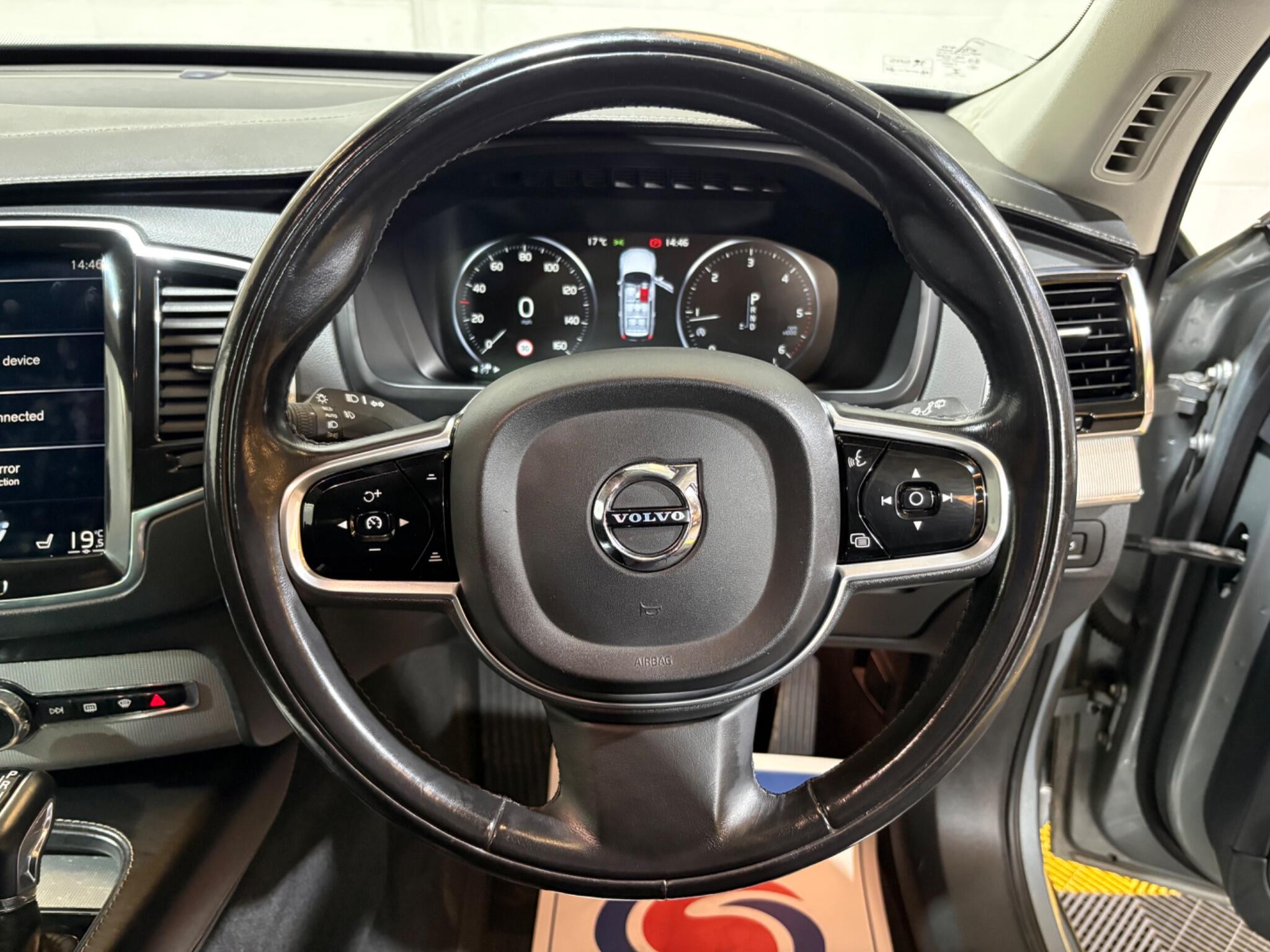 Volvo XC90 view 7