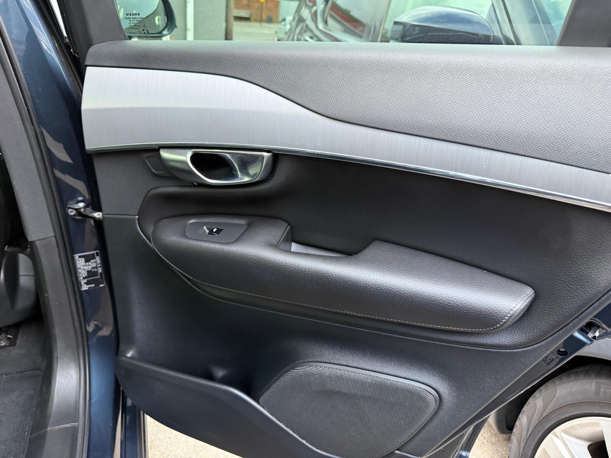 Volvo XC90 view 22