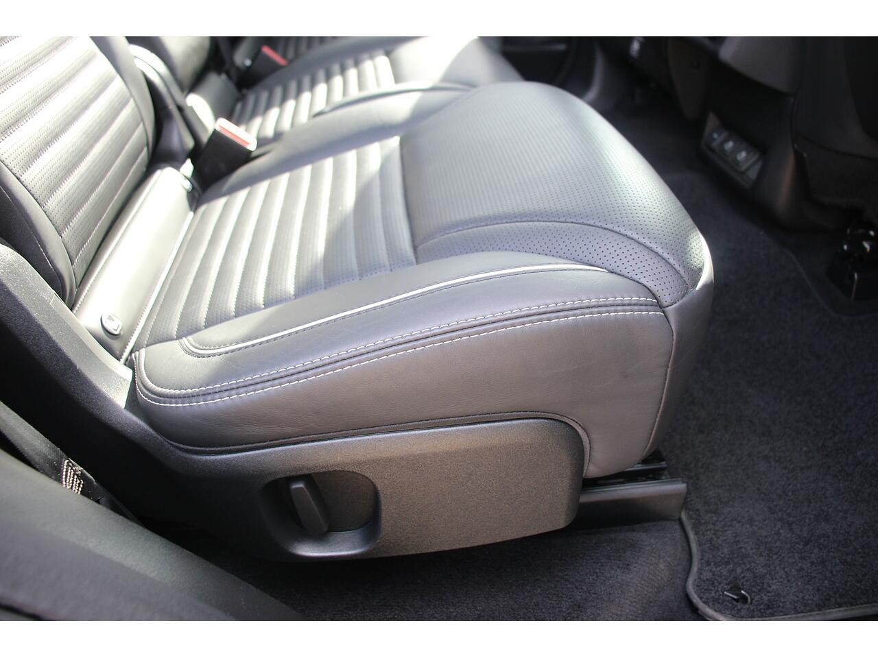 Land Rover Discovery view 23