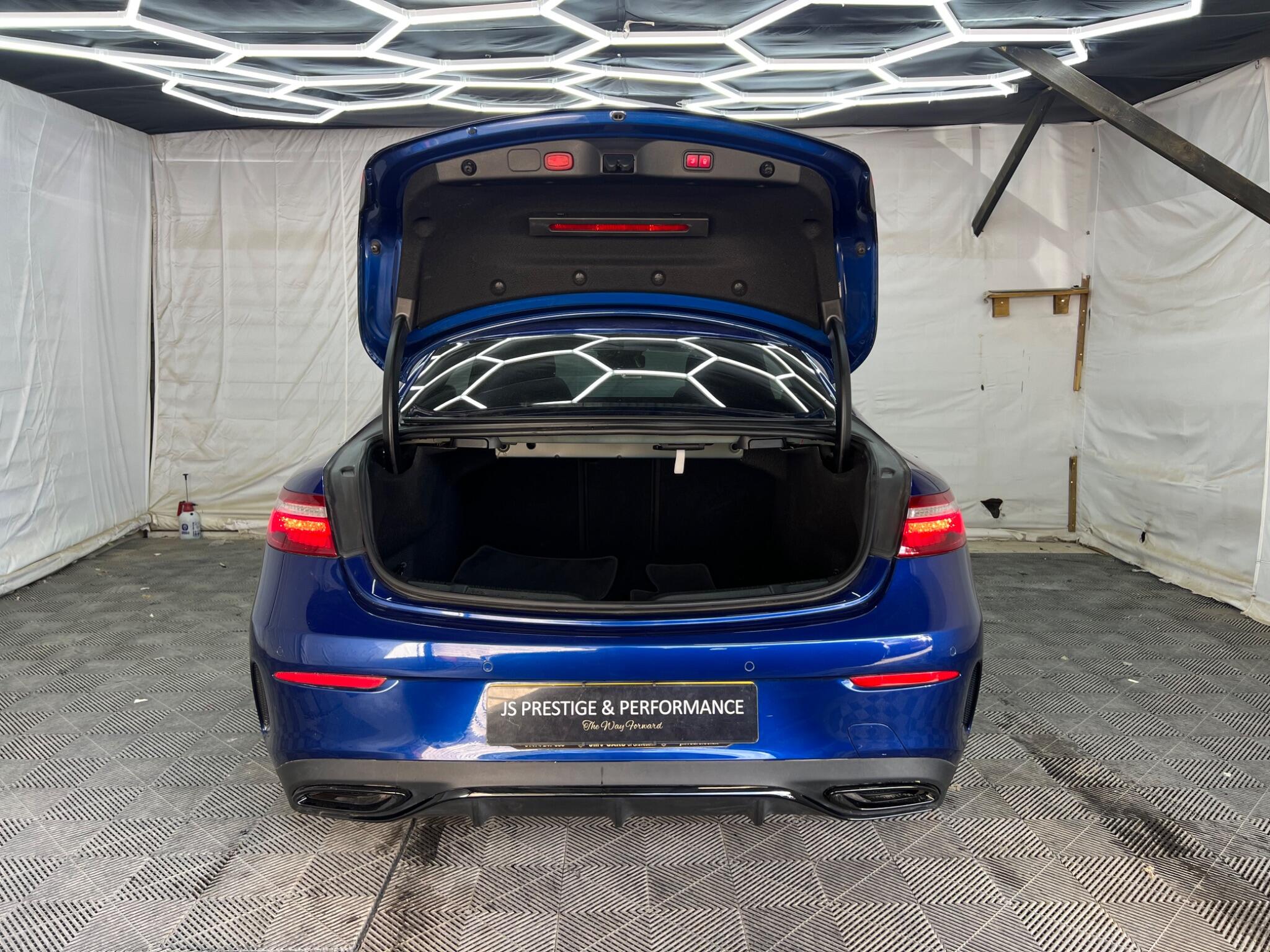Mercedes-Benz E-Class view 44