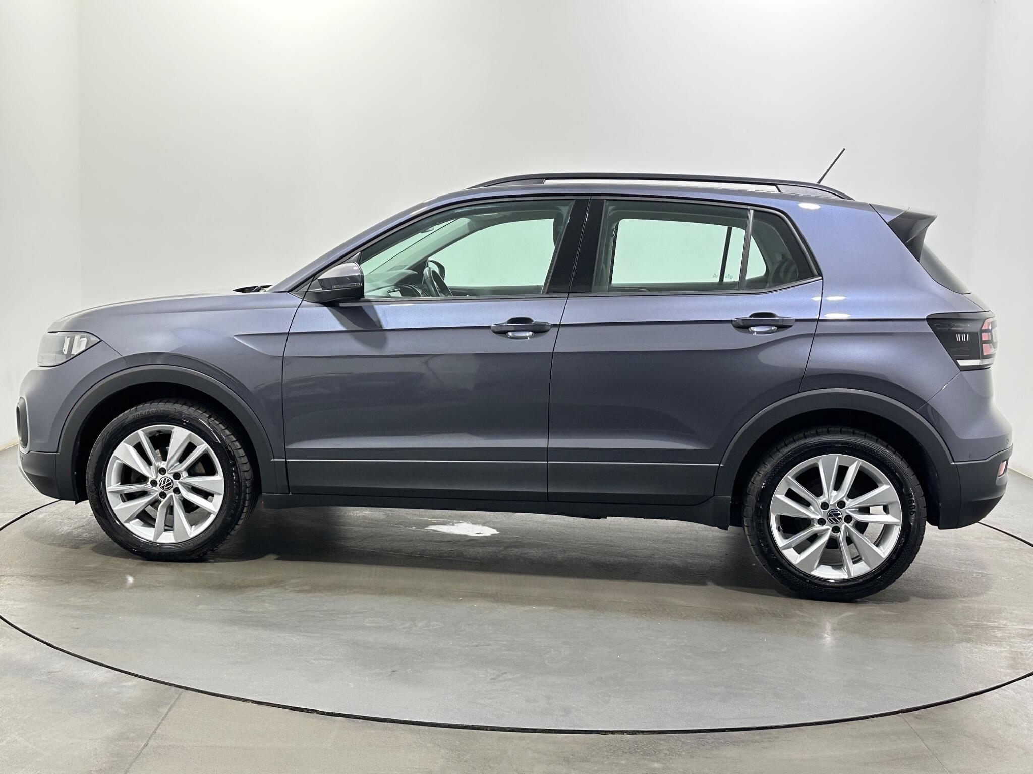 Volkswagen T-Cross view 5