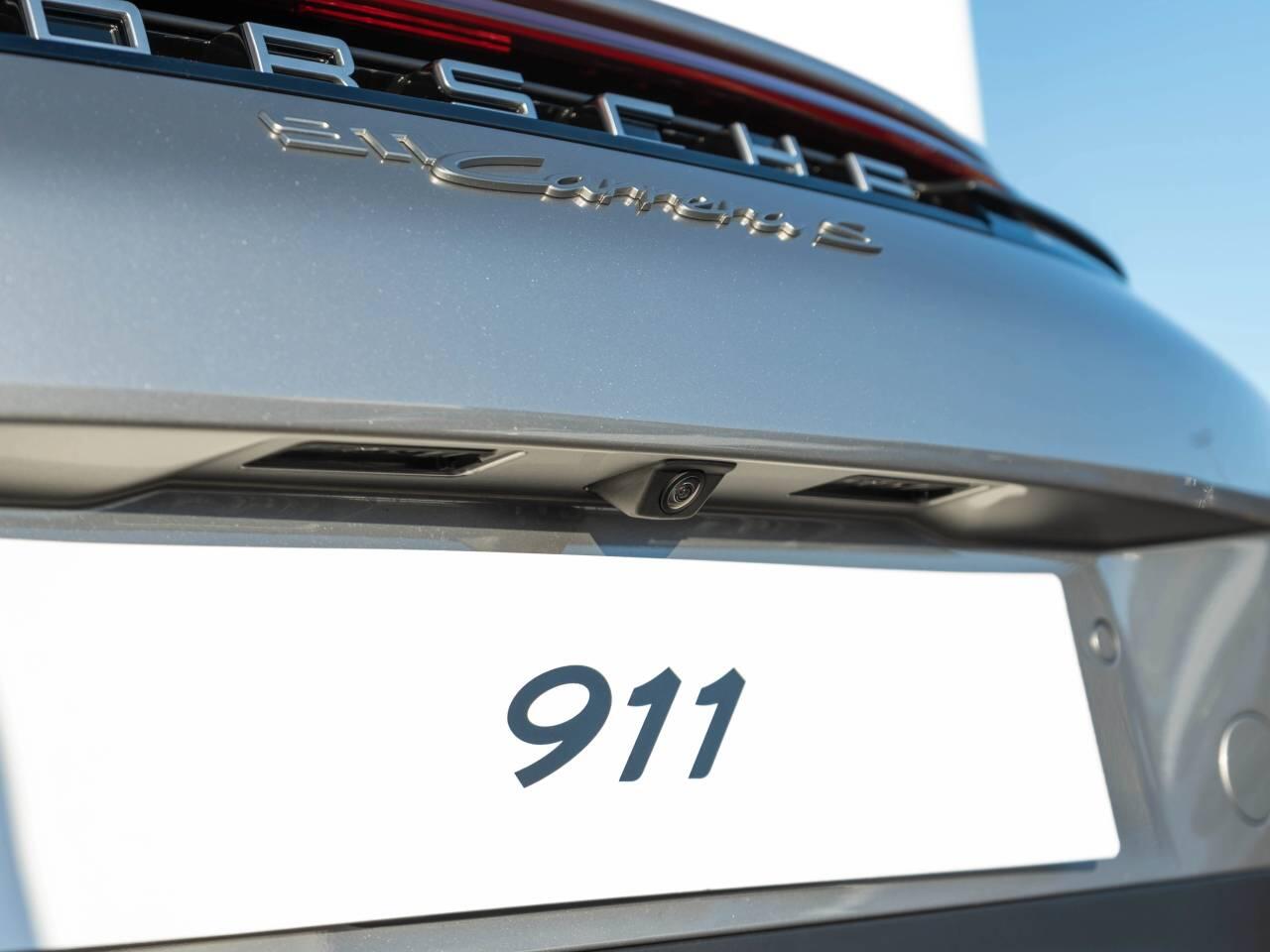 Porsche 911 view 18