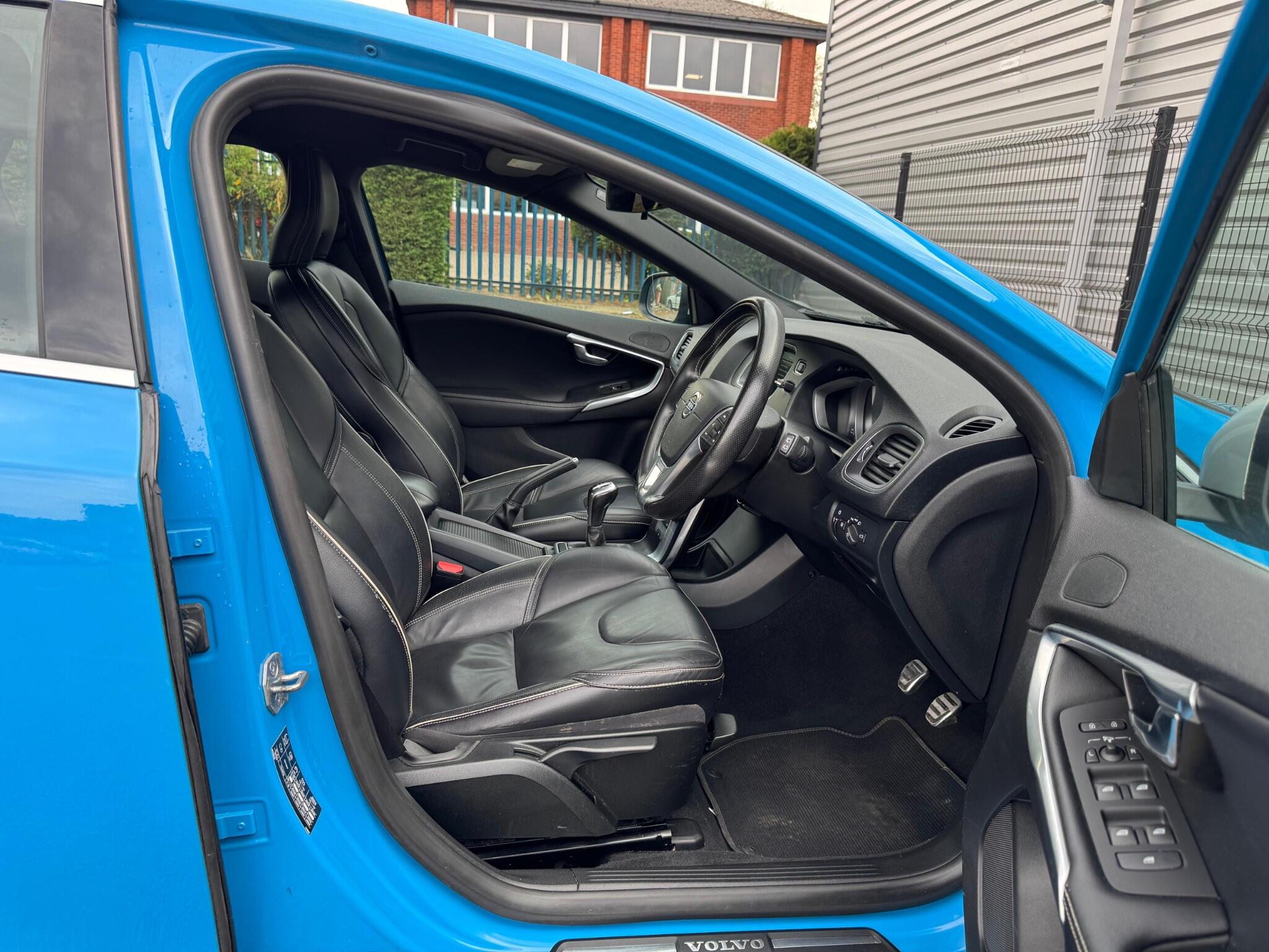 Volvo V40 view 25