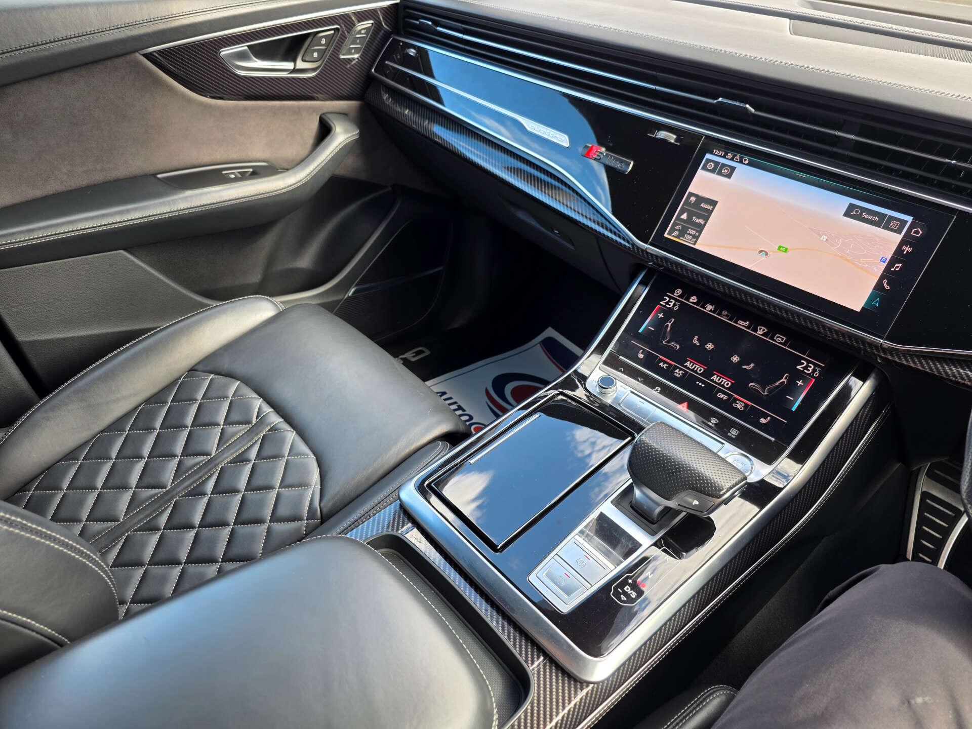 Audi Q8 view 34