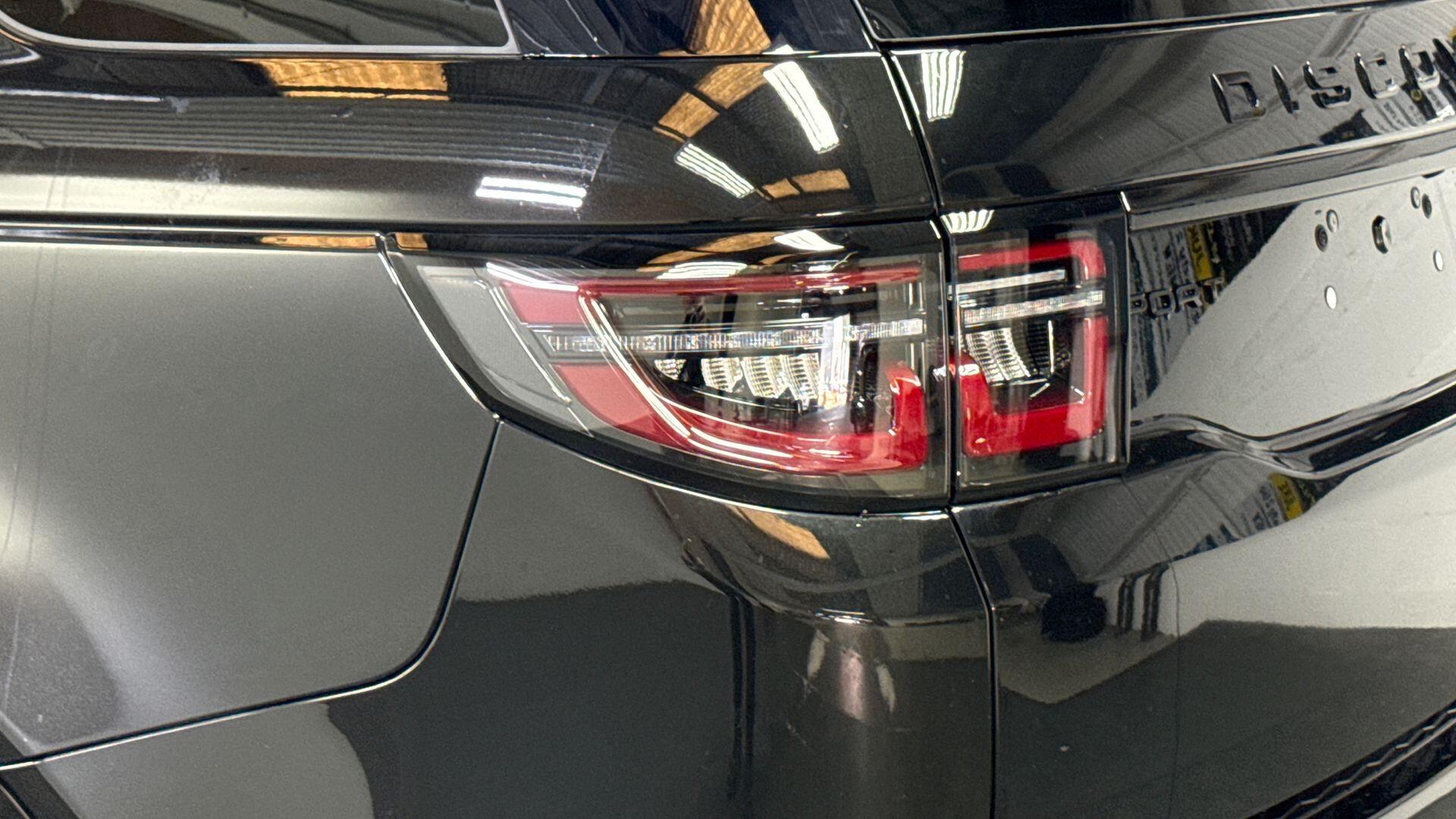 Land Rover Discovery Sport view 19