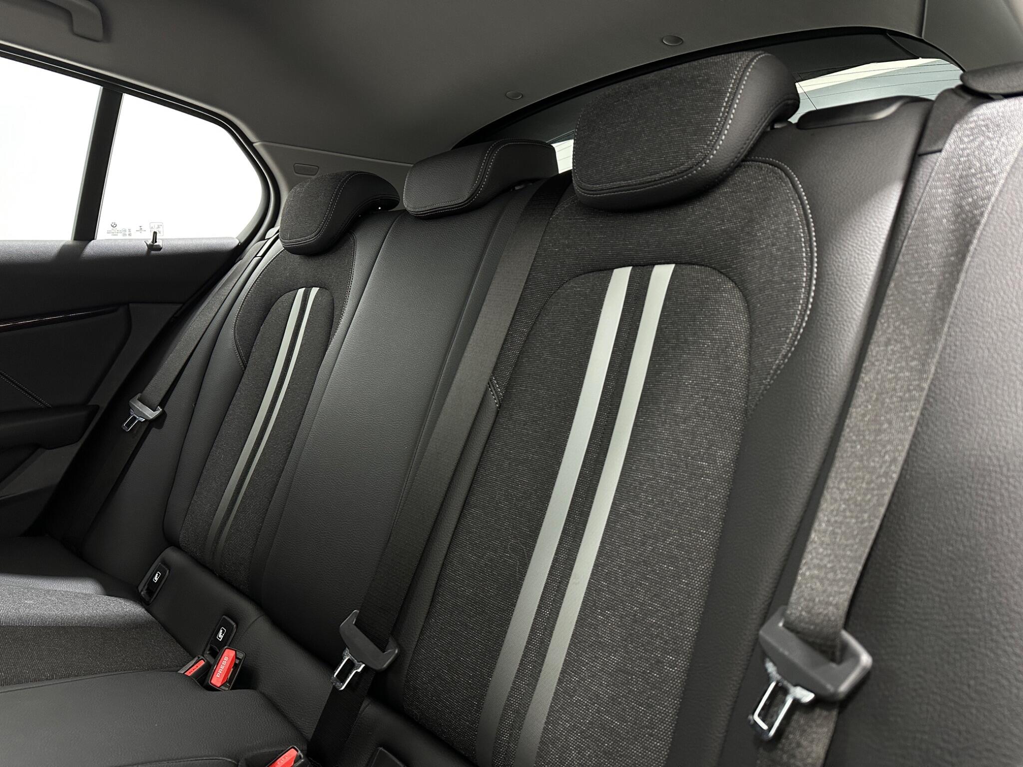 BMW 1 Series view 40
