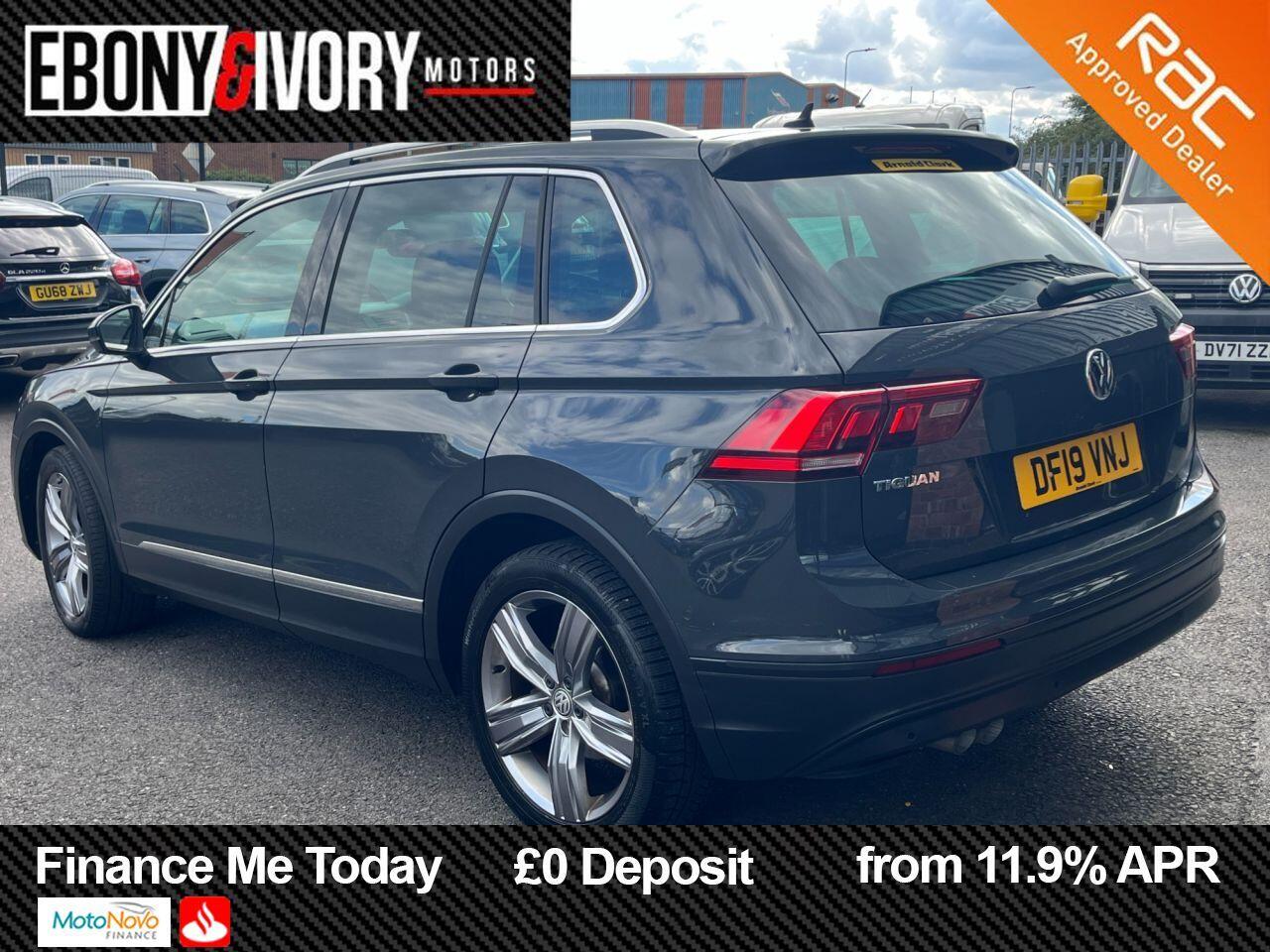 Volkswagen Tiguan view 3