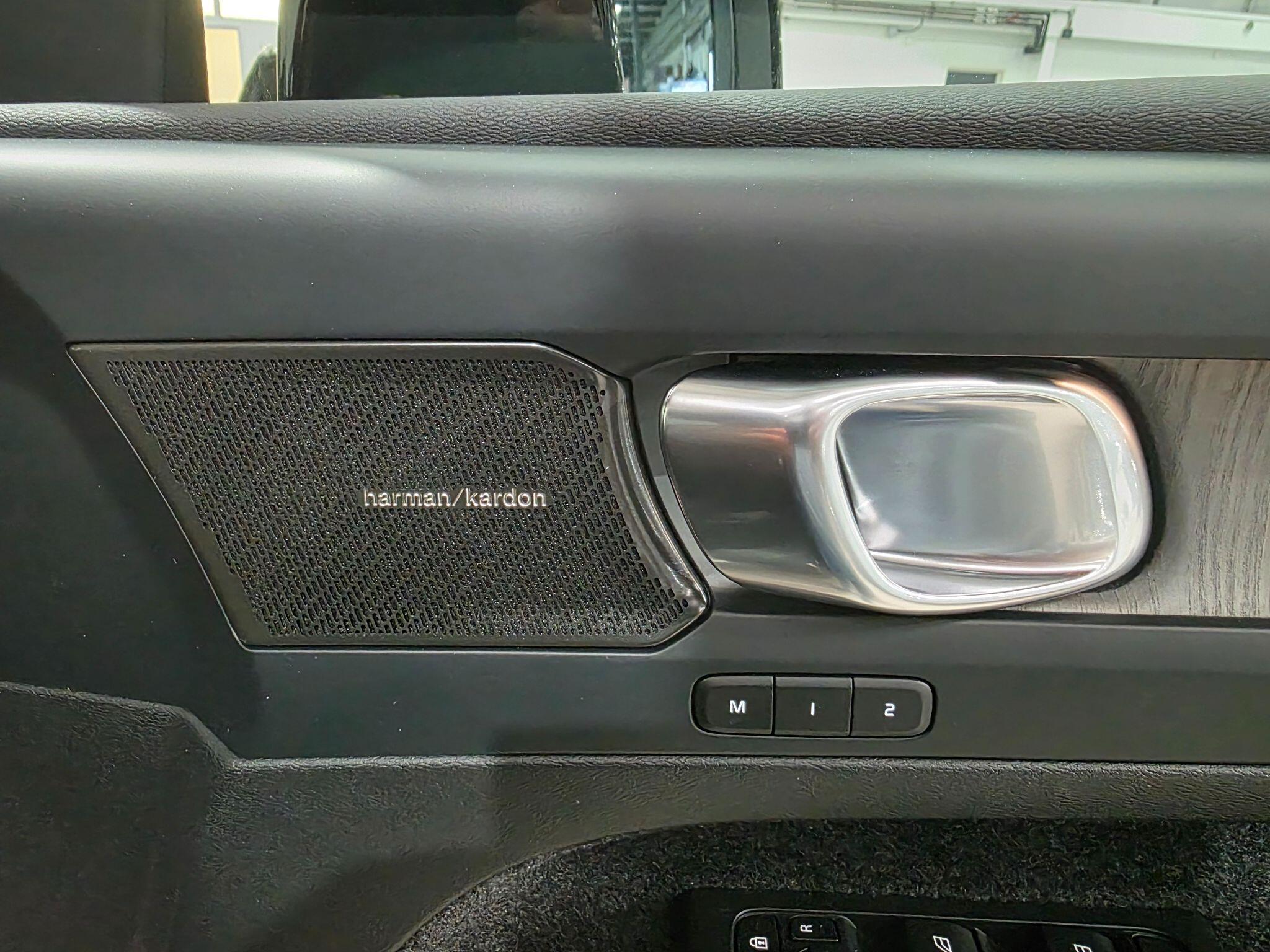 Volvo XC40 view 17