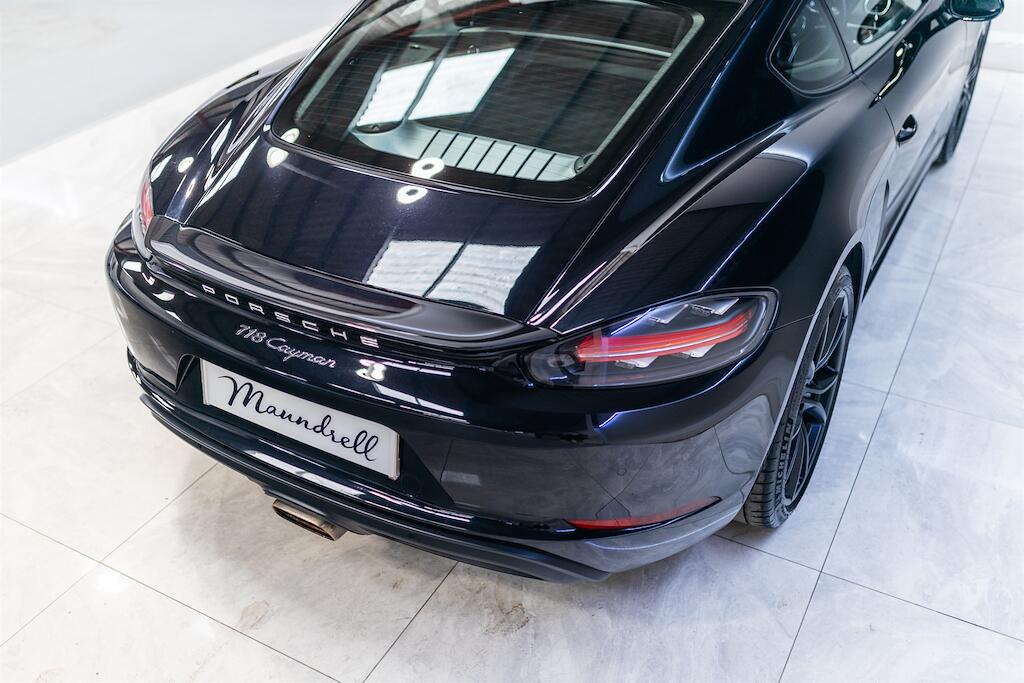 Porsche Cayman view 16