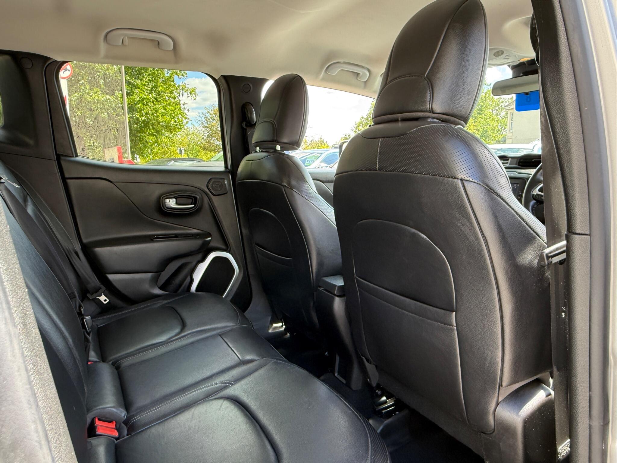 Jeep Renegade - Image 37