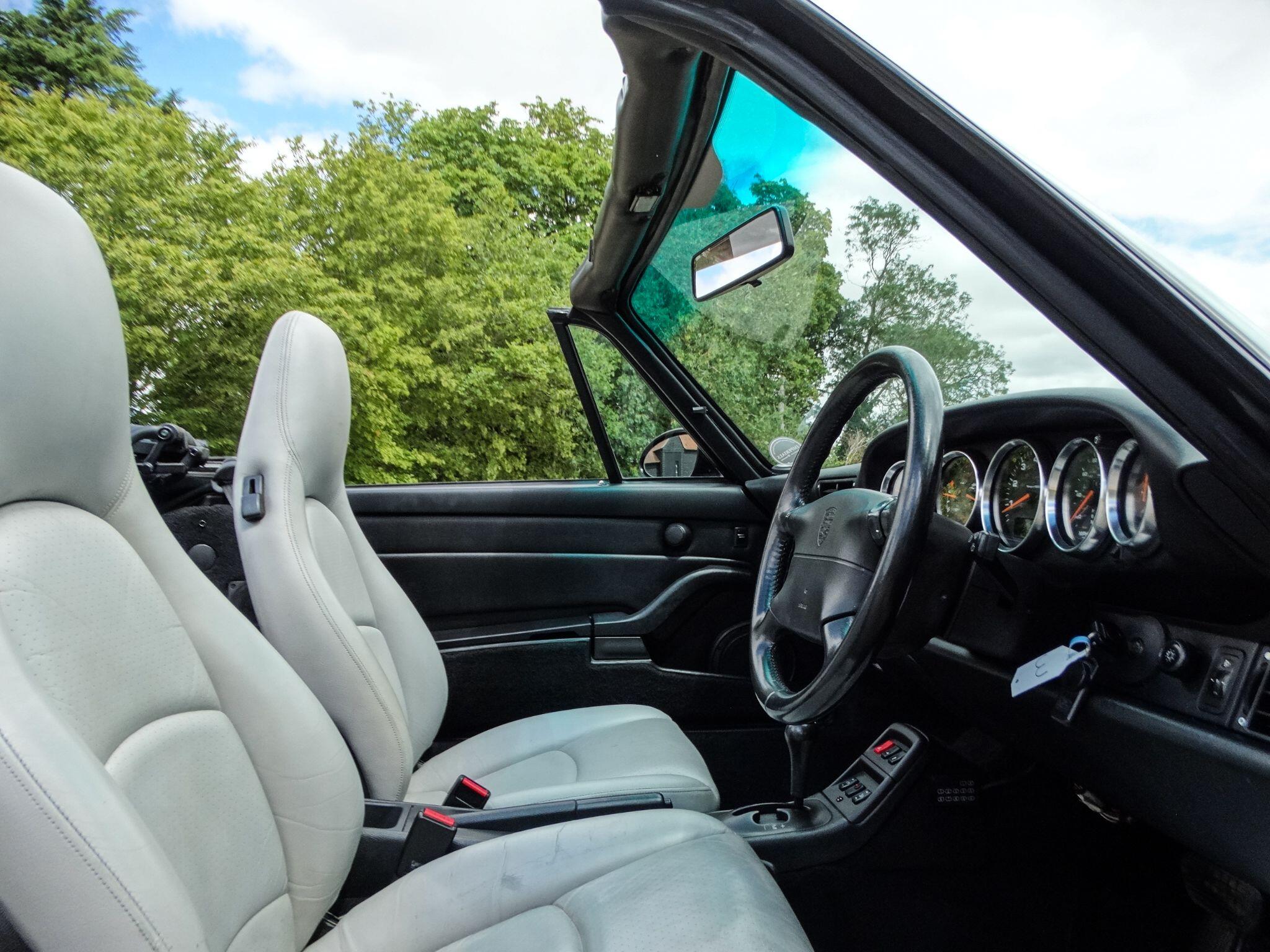 Porsche 911 view 21
