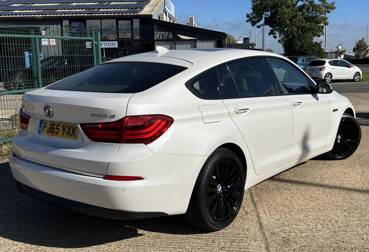 BMW 5 Series view 3