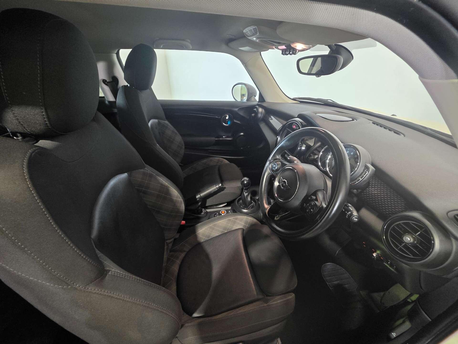 Mini Hatch view 11