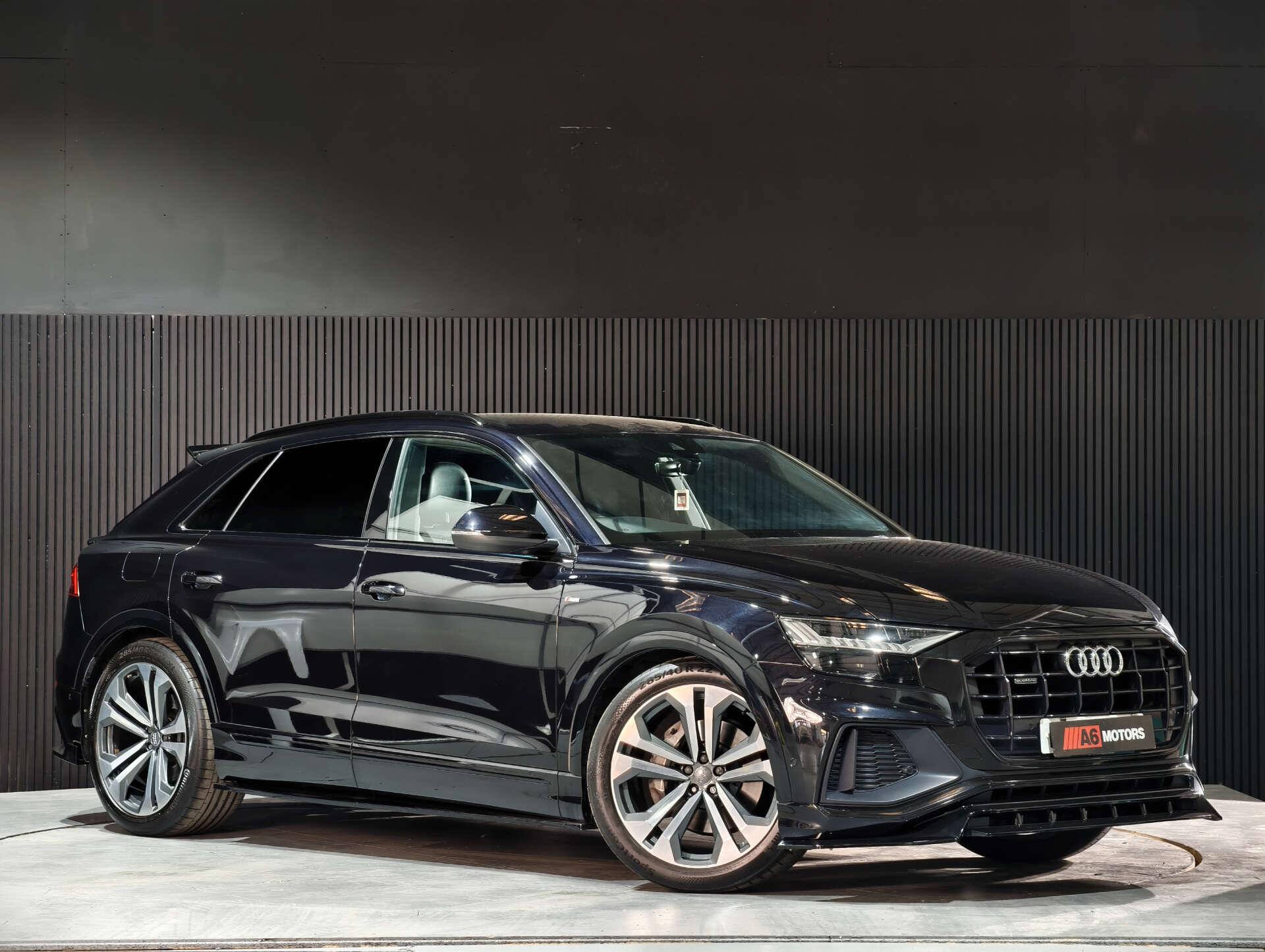 Audi Q8 view 4