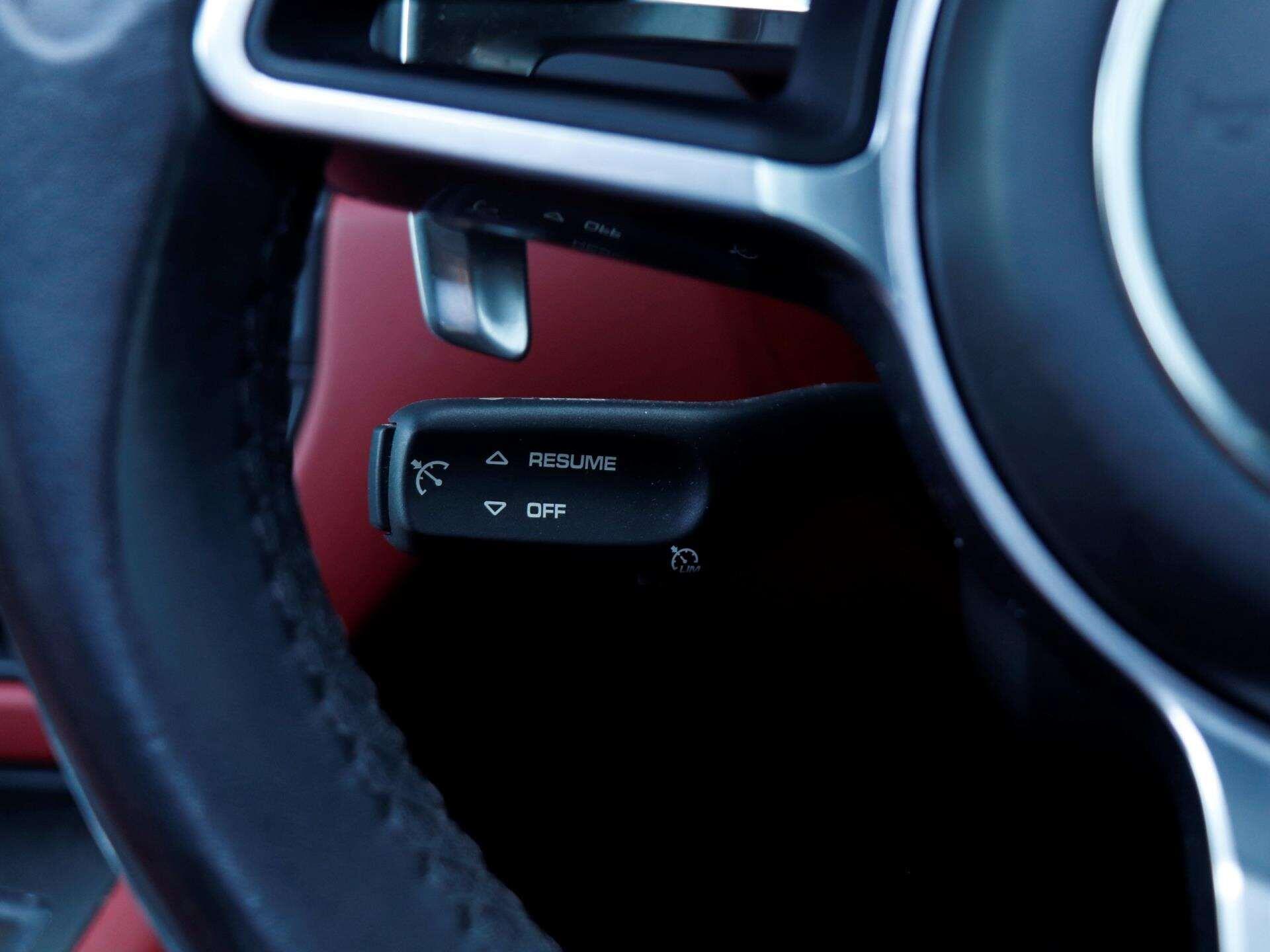 Porsche Macan view 19