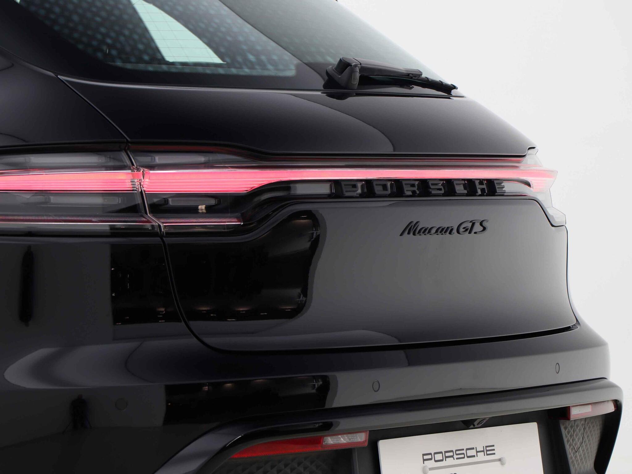 Porsche Macan view 19