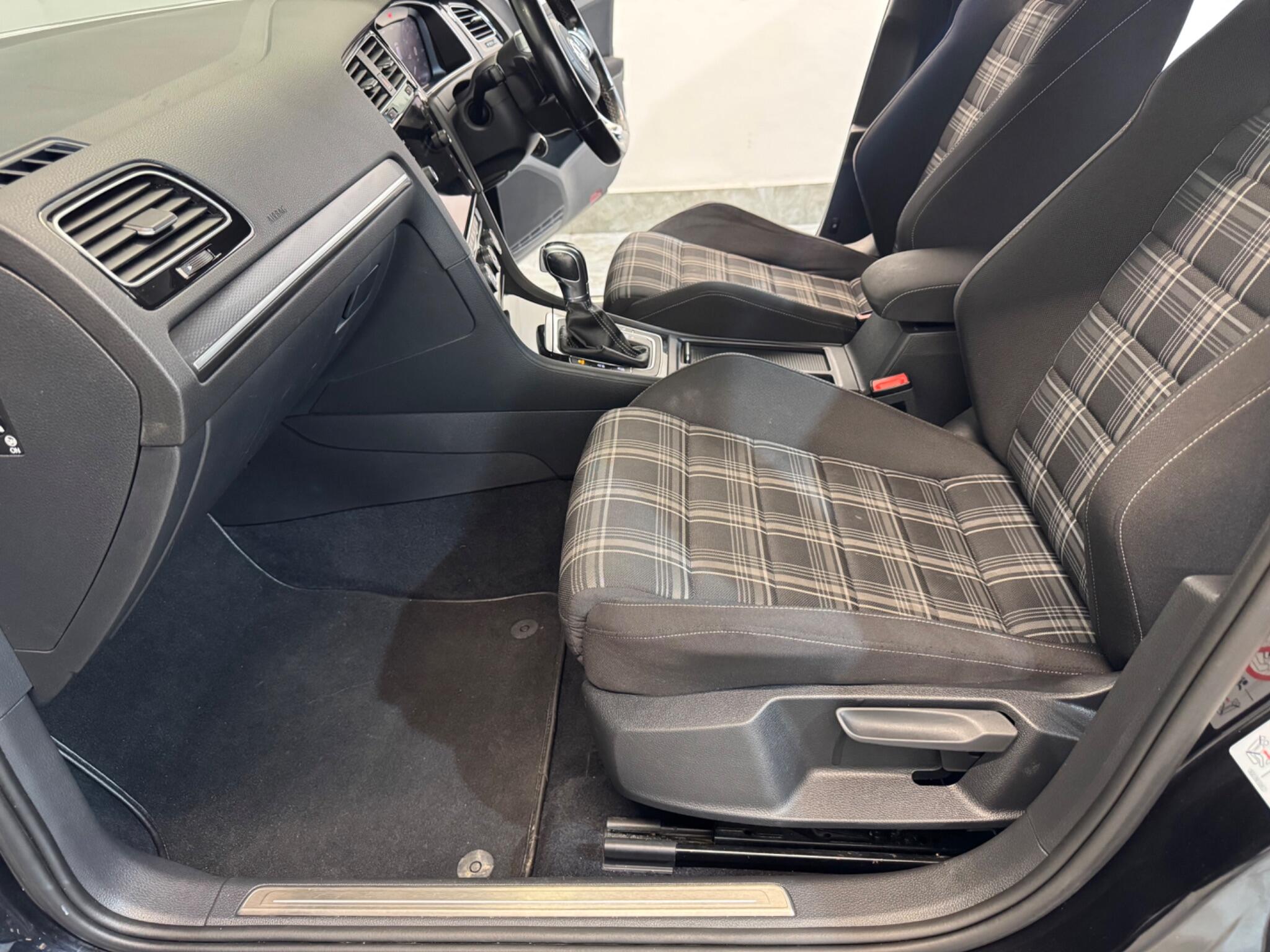 Volkswagen Golf view 46