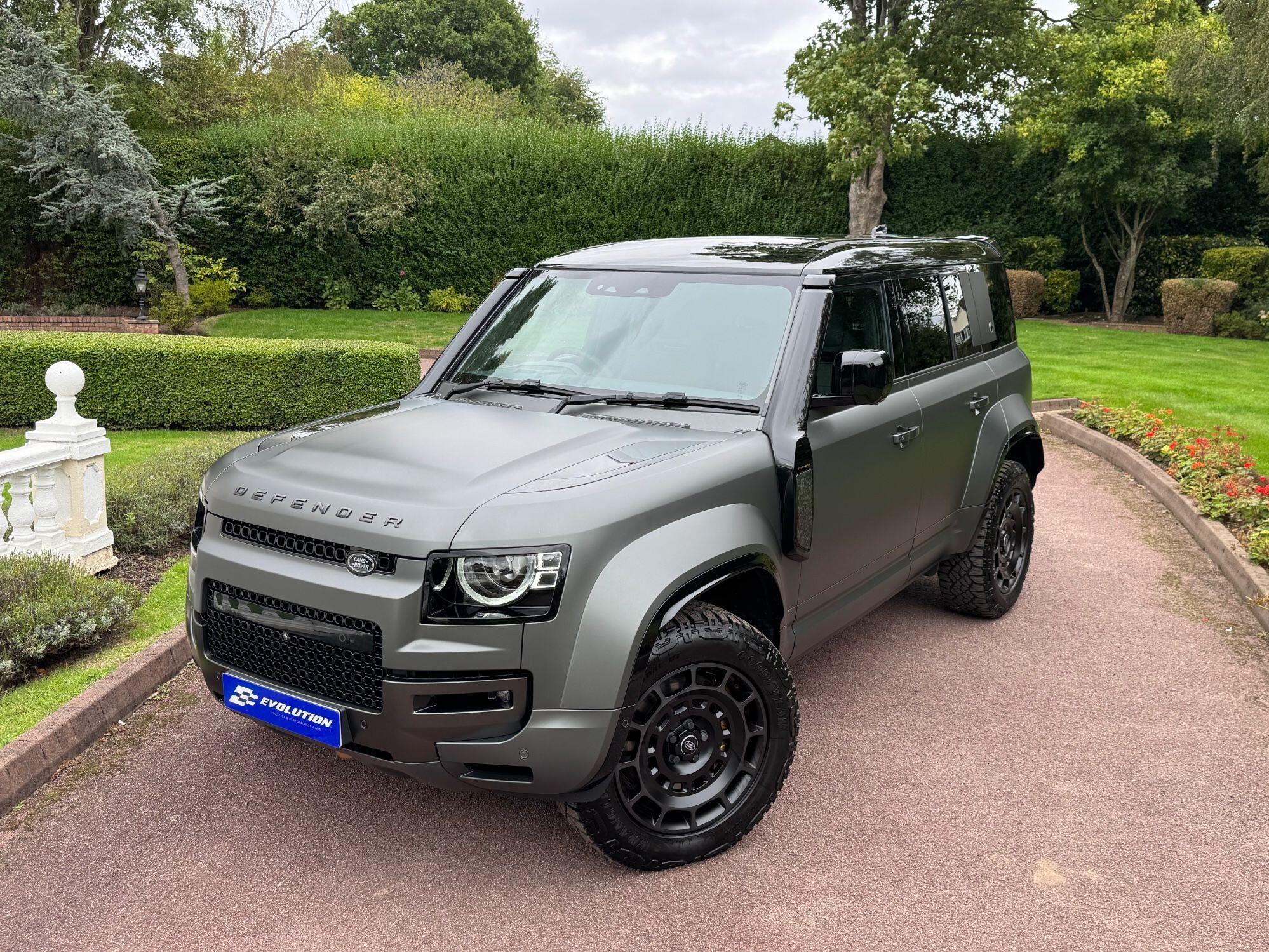 Land Rover Defender 110 view 5