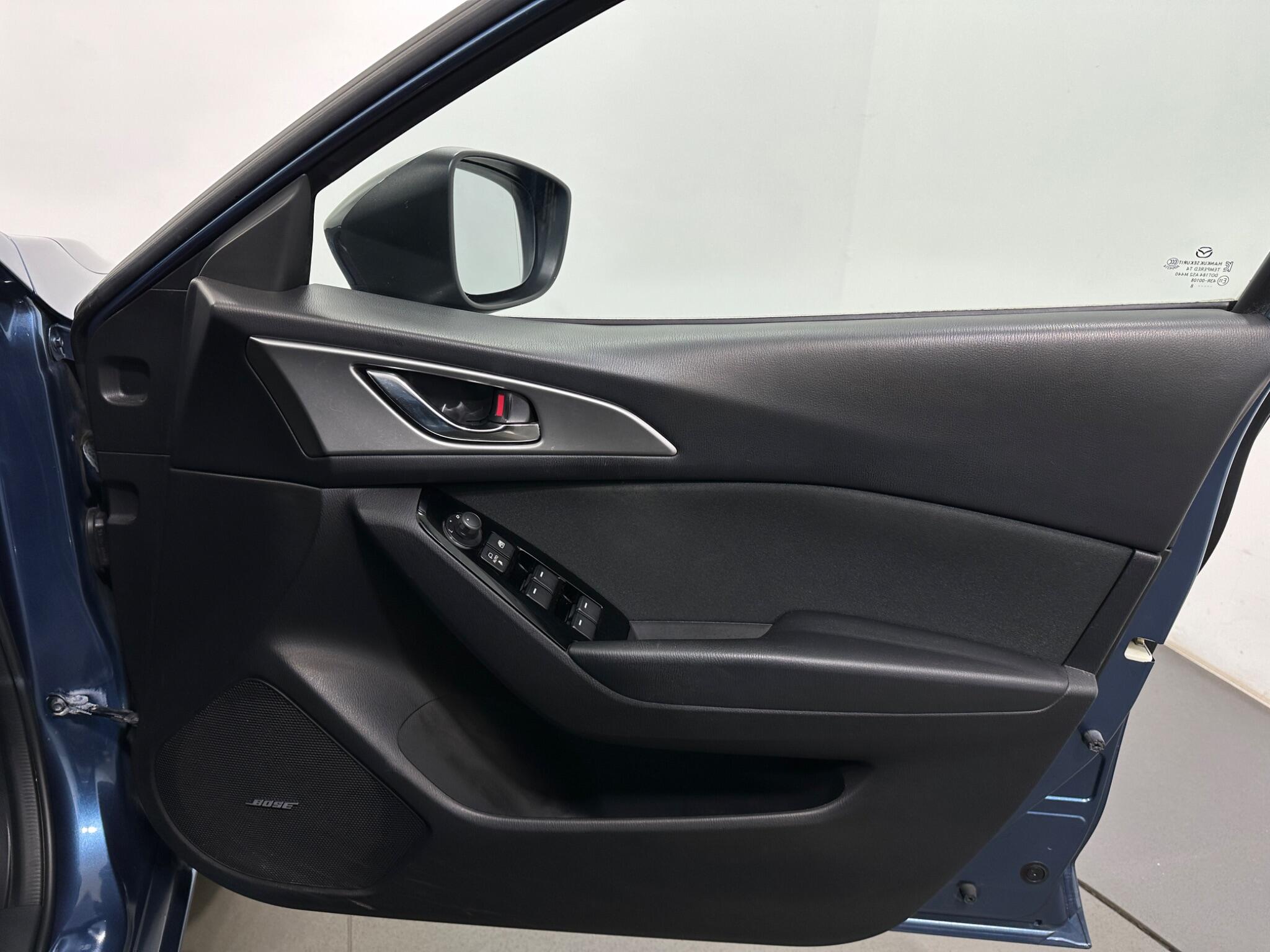 Mazda Mazda3 view 34