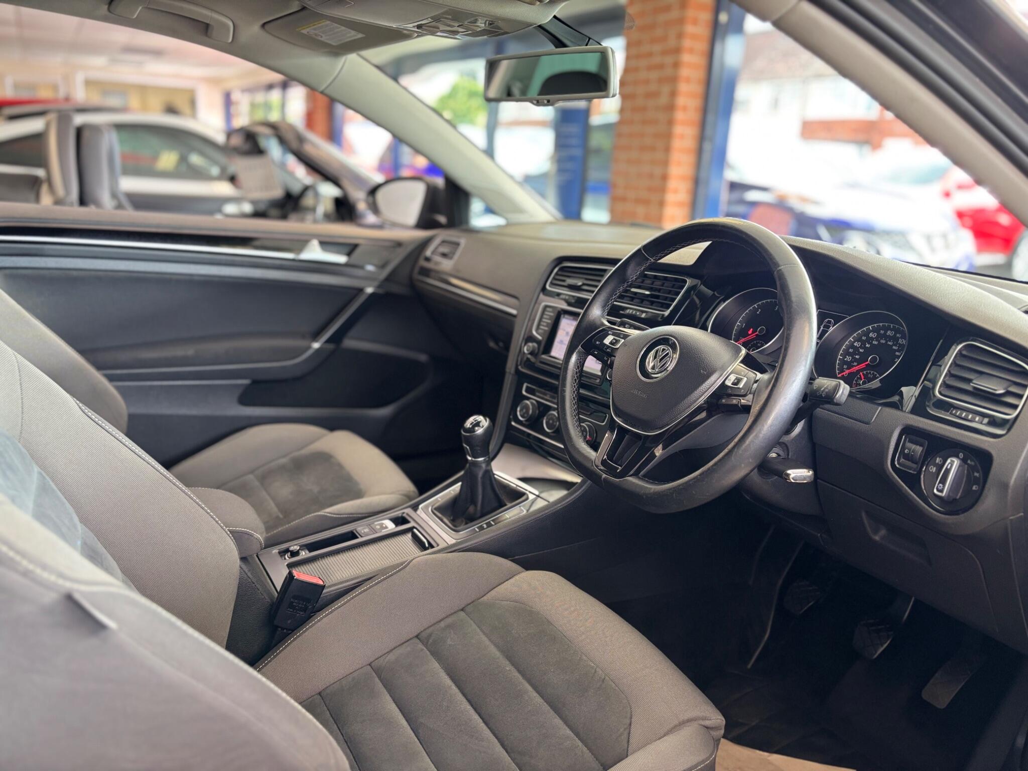 Volkswagen Golf view 9