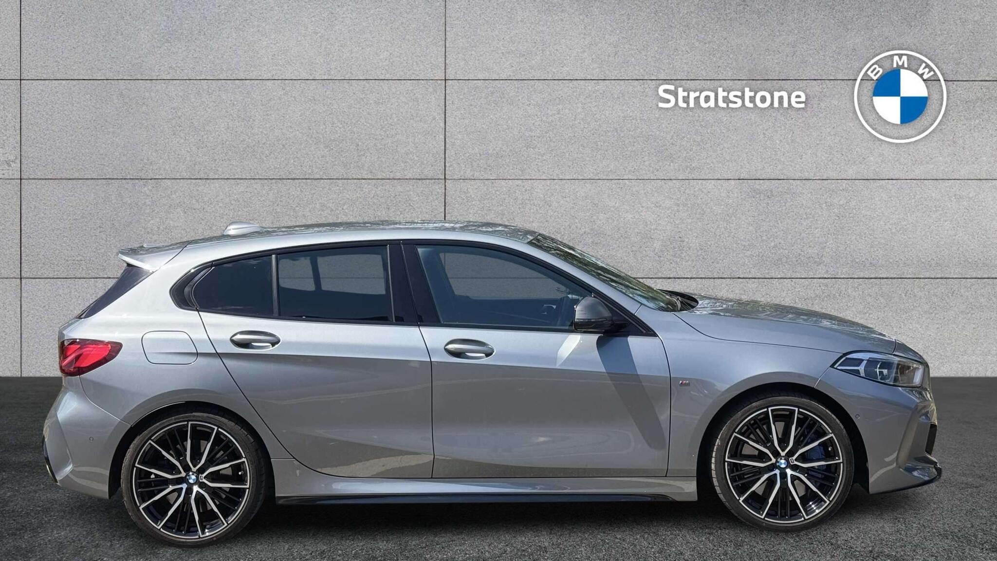 BMW 1 Series view 3