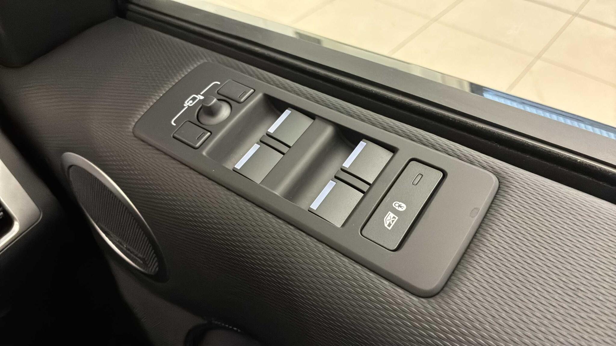 Land Rover Discovery view 29