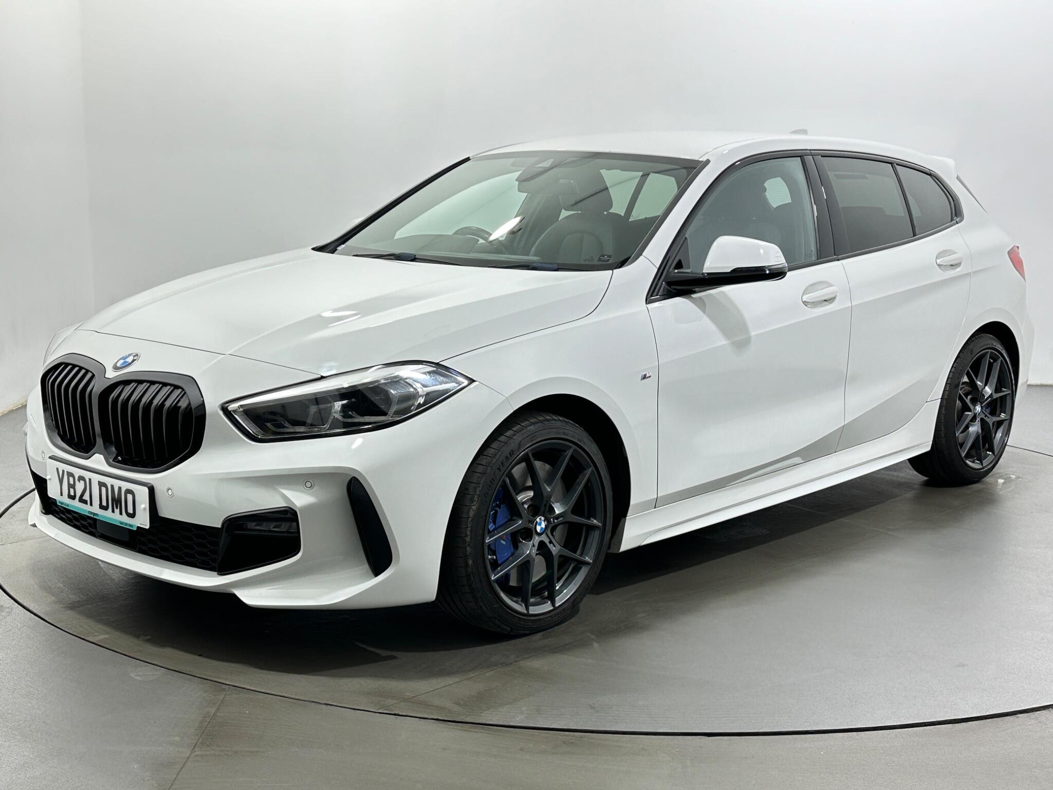 BMW 1 Series view 4